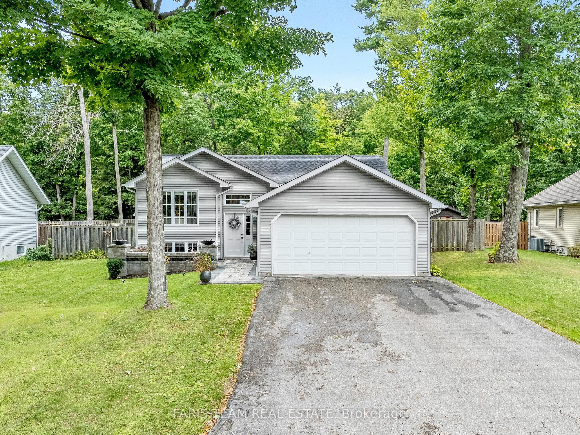 39 Saint Laurent Boulevard Property Photo 1