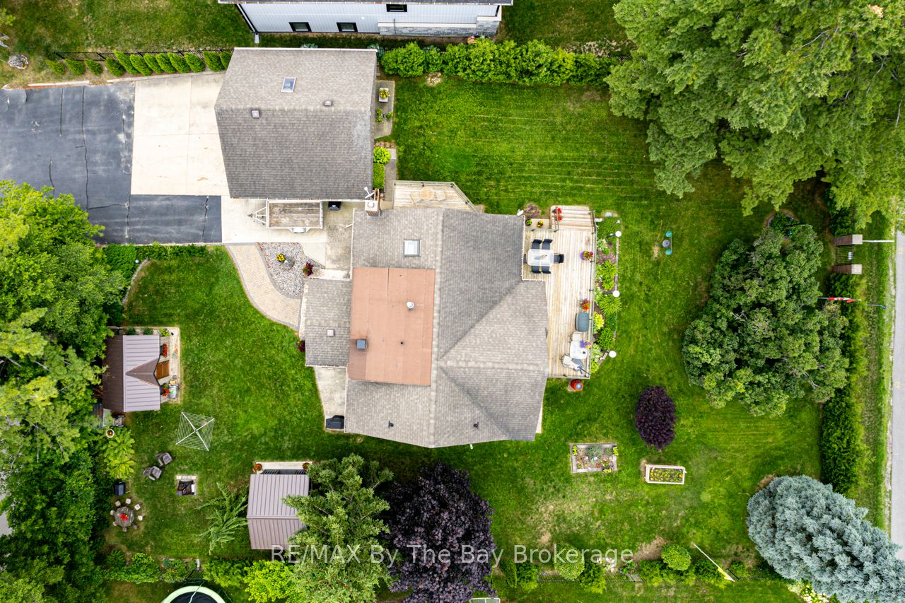 599 Mosley Street Property Photo 5
