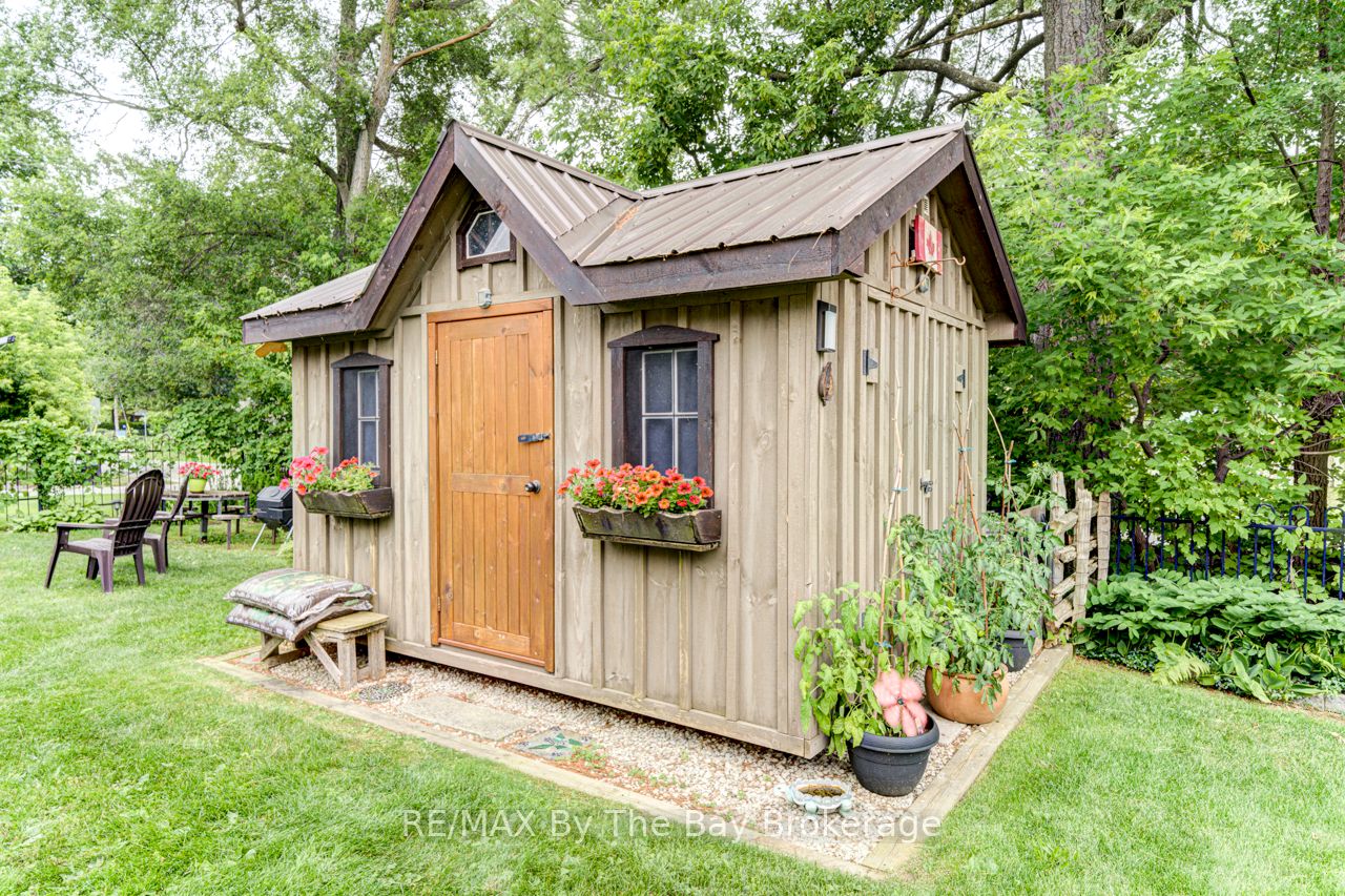 599 Mosley Street Property Photo 44