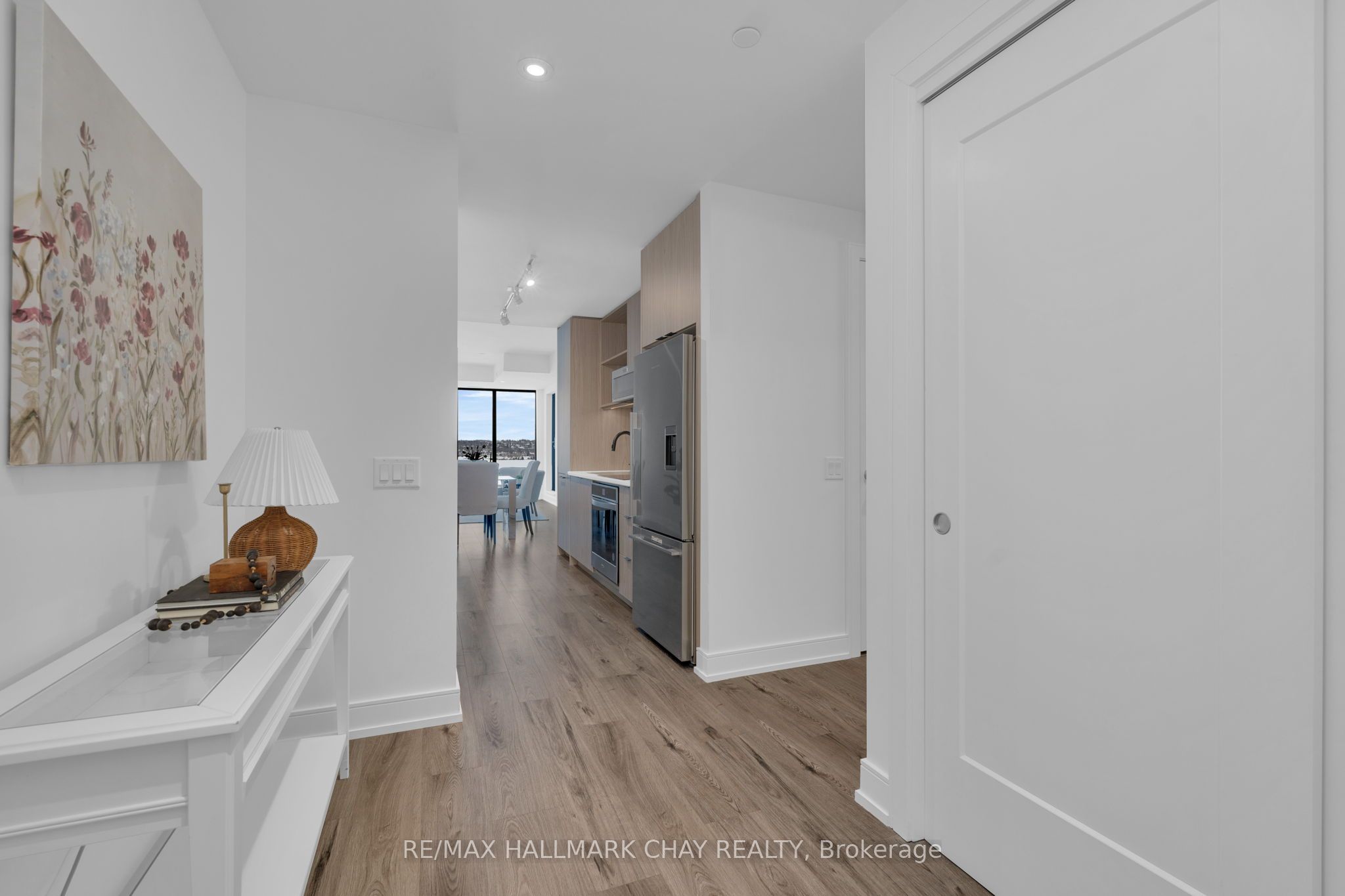185 Dunlop Street E 810 Property Photo 5