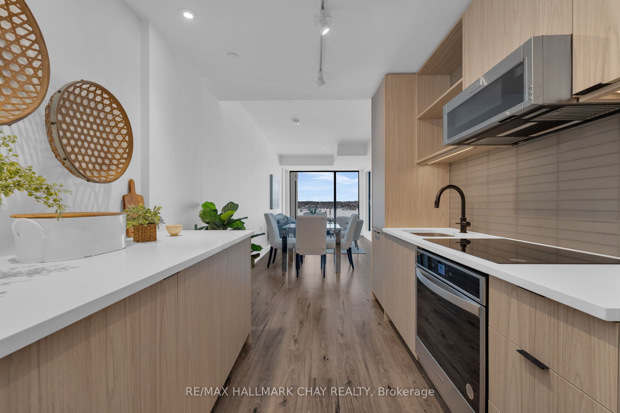 185 Dunlop Street E 810 Property Photo 6