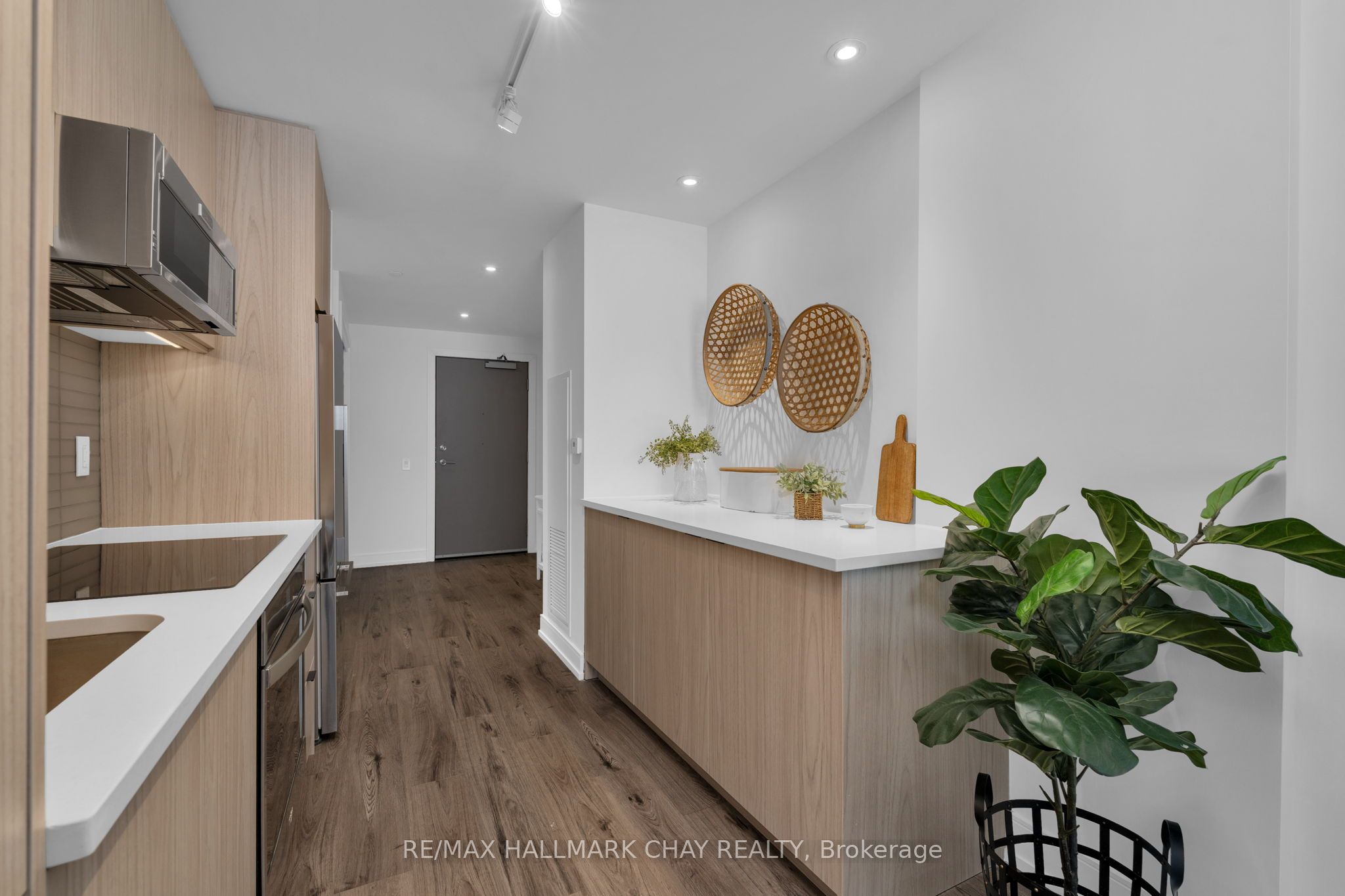185 Dunlop Street E 810 Property Photo 7