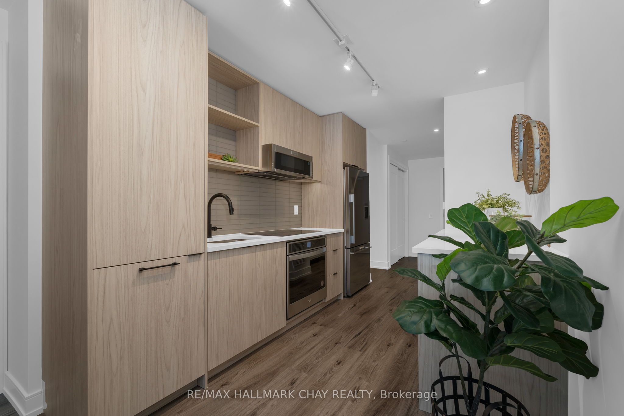 185 Dunlop Street E 810 Property Photo 8