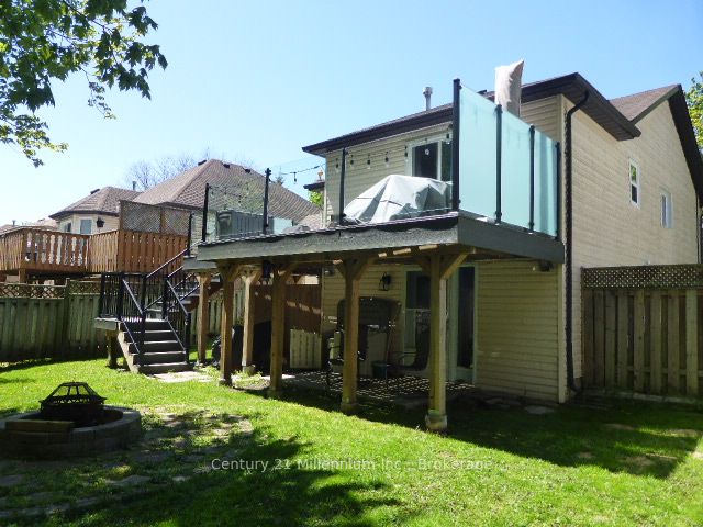 15 Harbour Crescent Property Photo 3