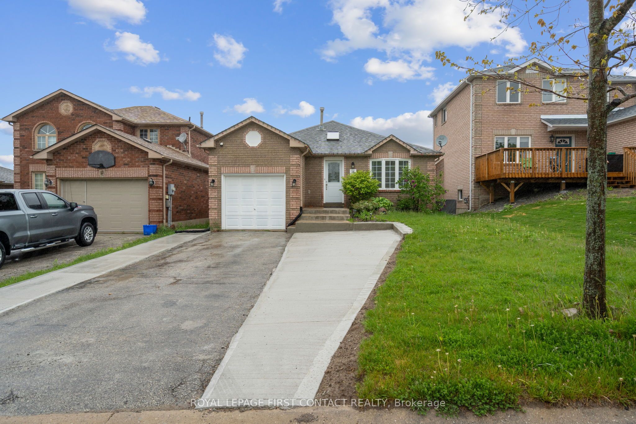 #(main) - 16 Waddington Crescent Property Photo 1