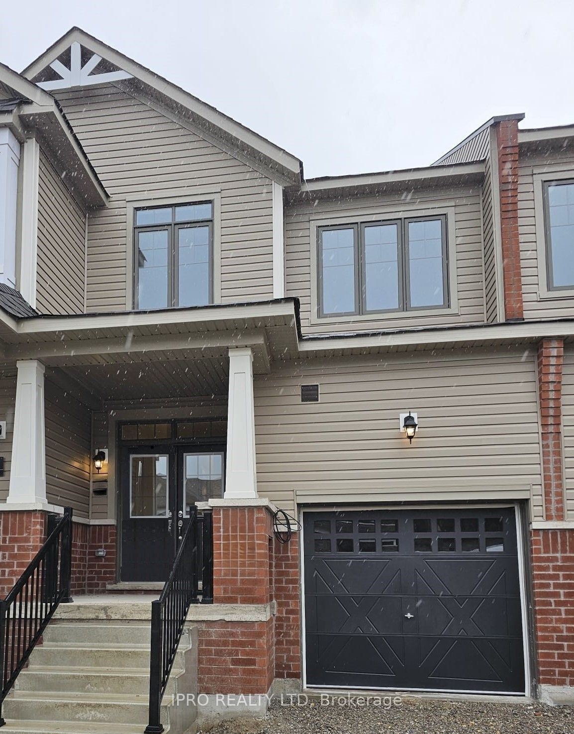 9 Durham Avenue W Property Photo 1