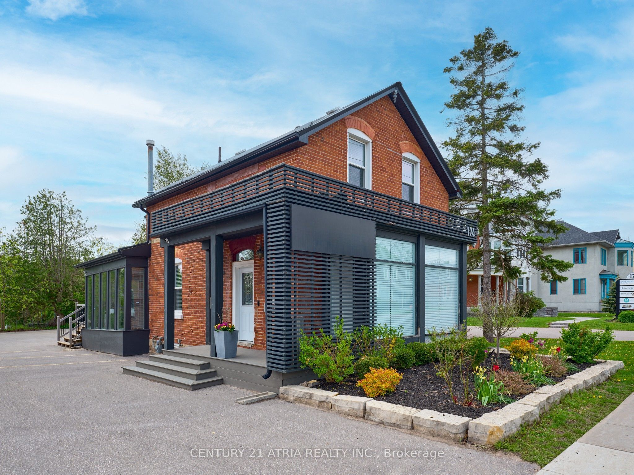 174 Bayfield St Property Photo 1