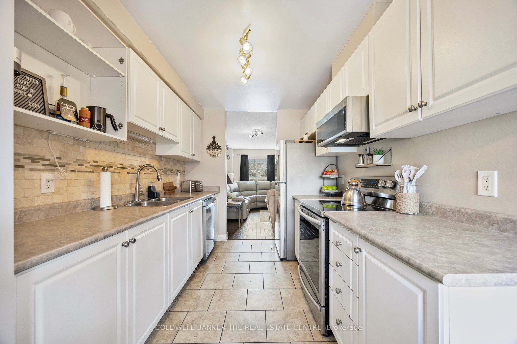 234 Cundles Rd E Property Photo 4
