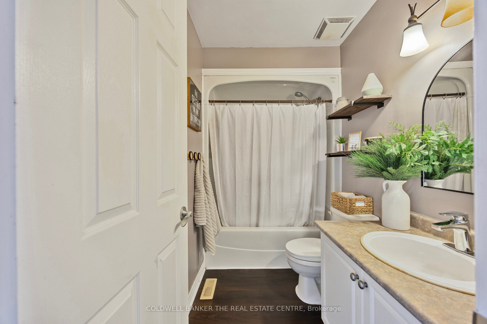 234 Cundles Rd E Property Photo 18