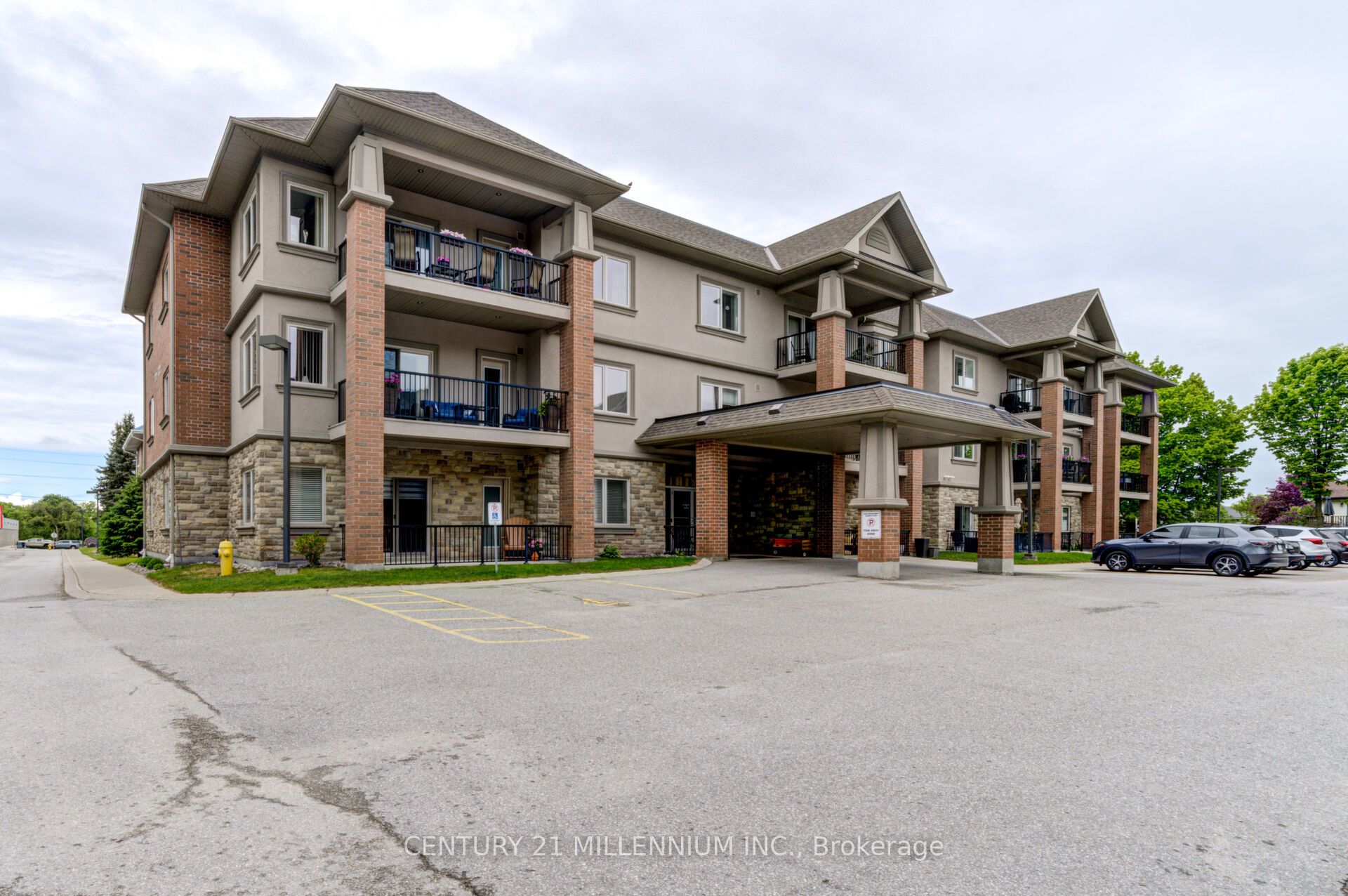 19a Yonge Street N 208 Property Photo 3