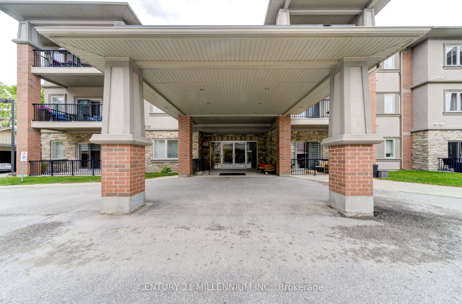 19a Yonge Street N 208 Property Photo 6