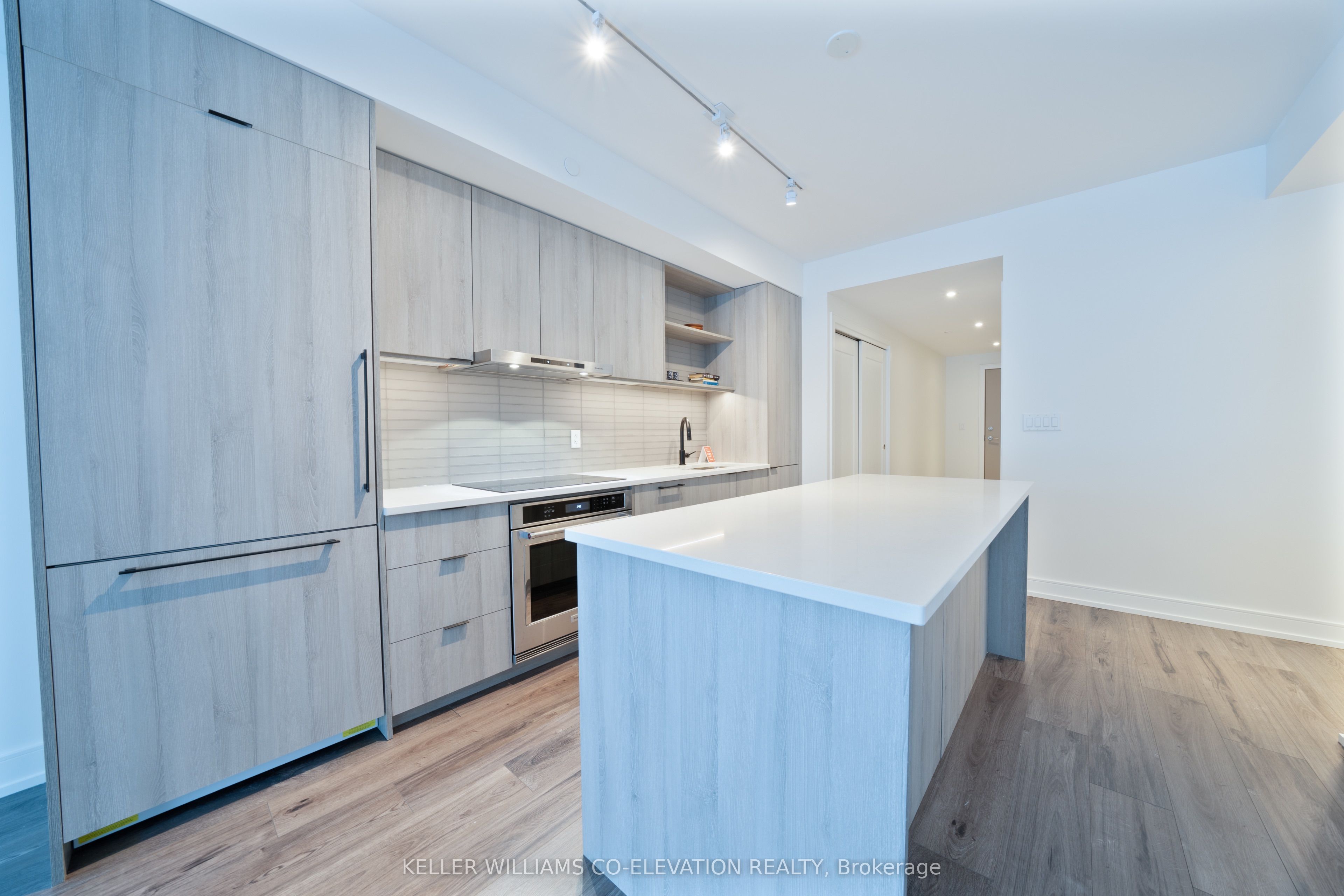 185 Dunlop Street E 414 Property Photo 3