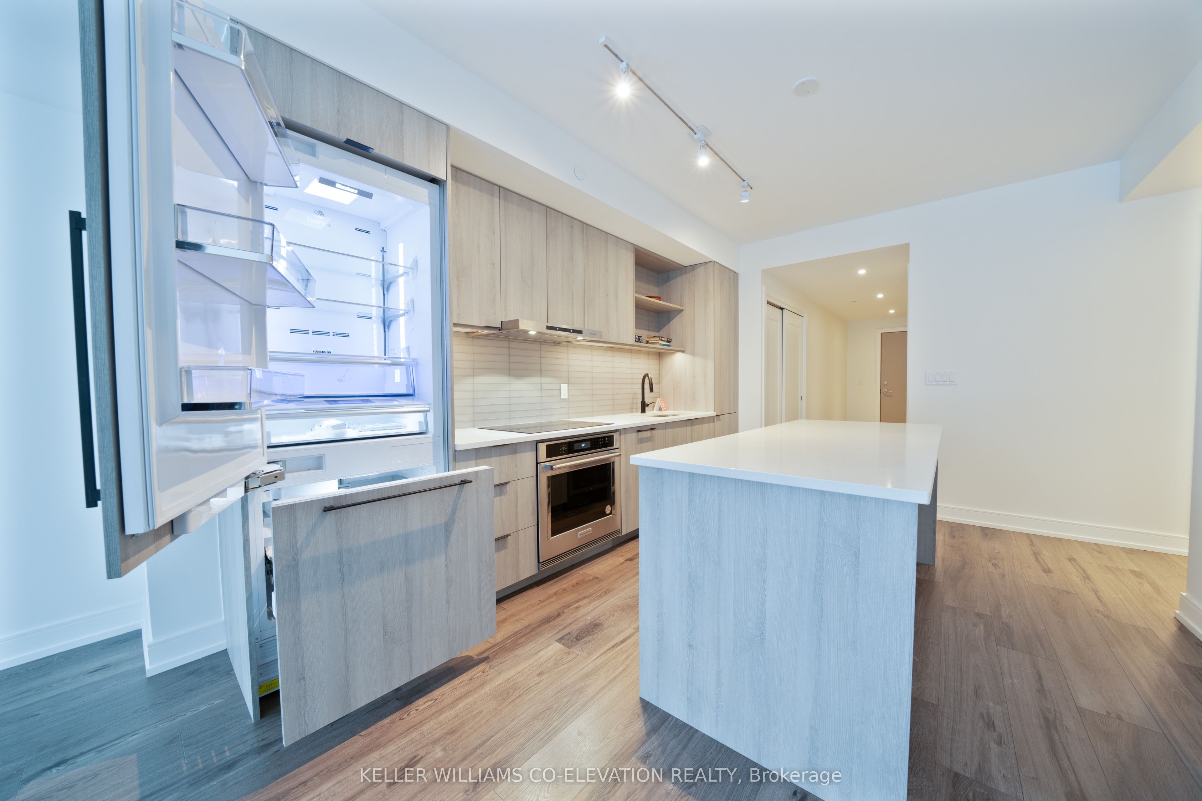 185 Dunlop Street E 414 Property Photo 5