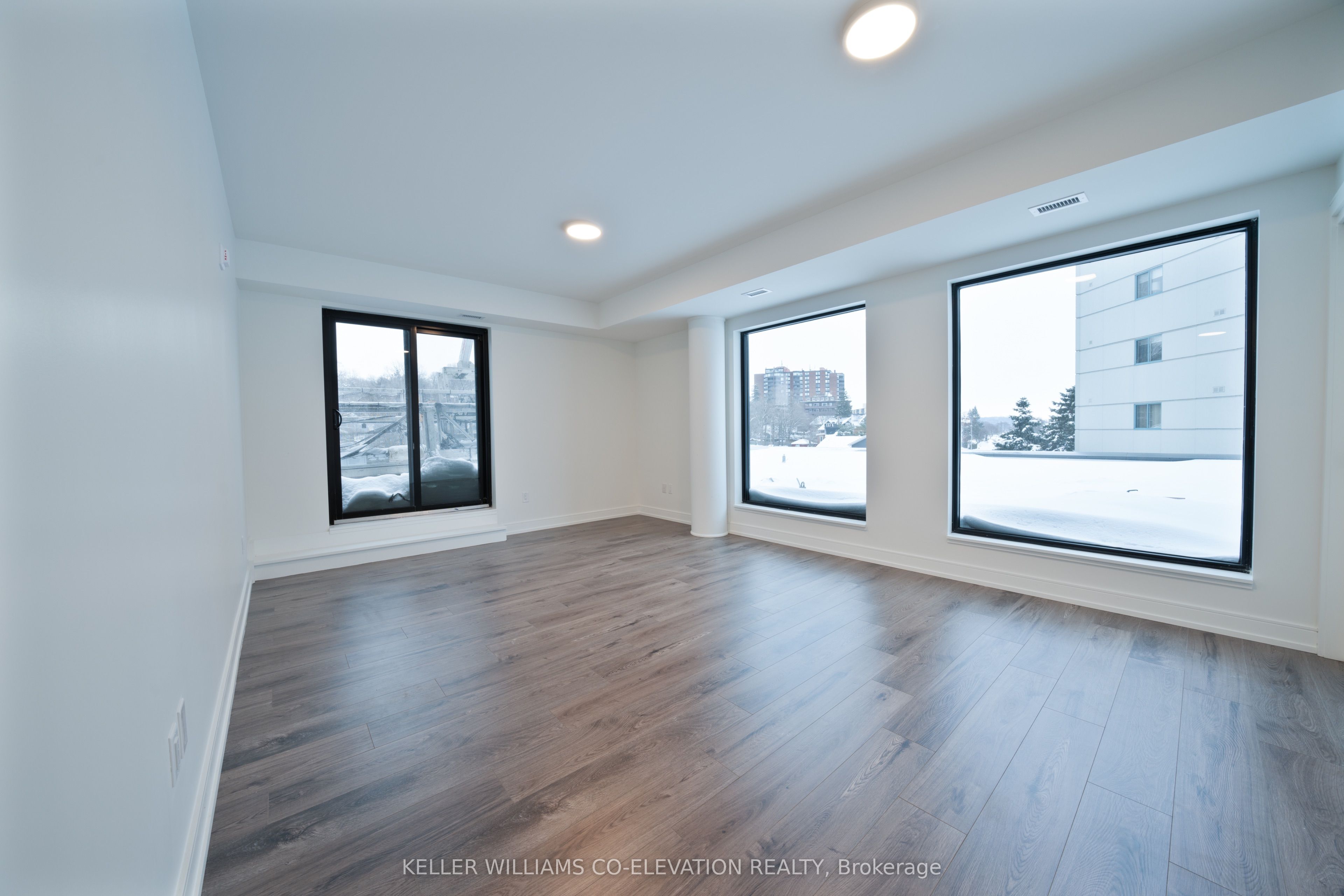 185 Dunlop Street E 414 Property Photo 14