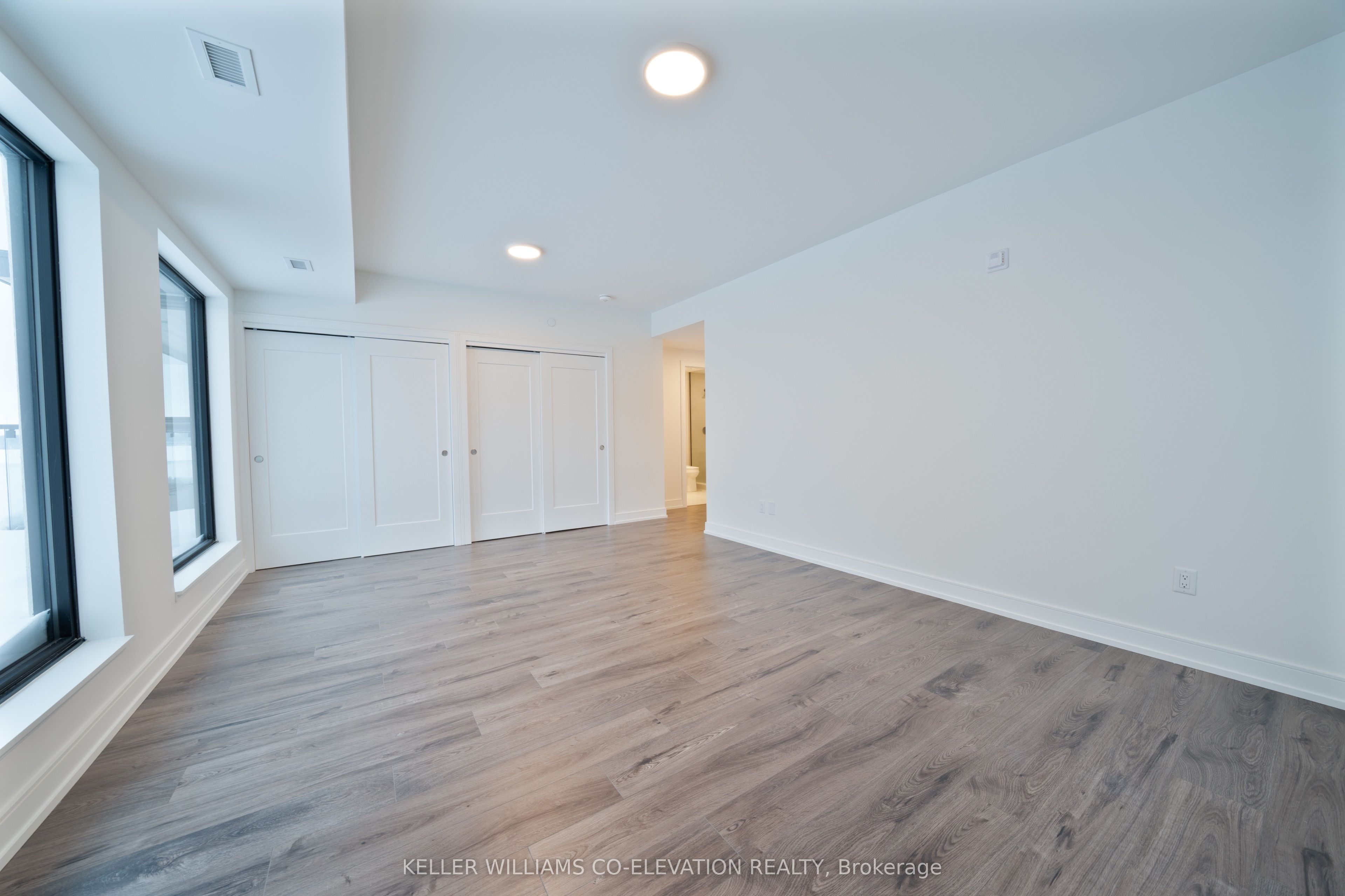 185 Dunlop Street E 414 Property Photo 15