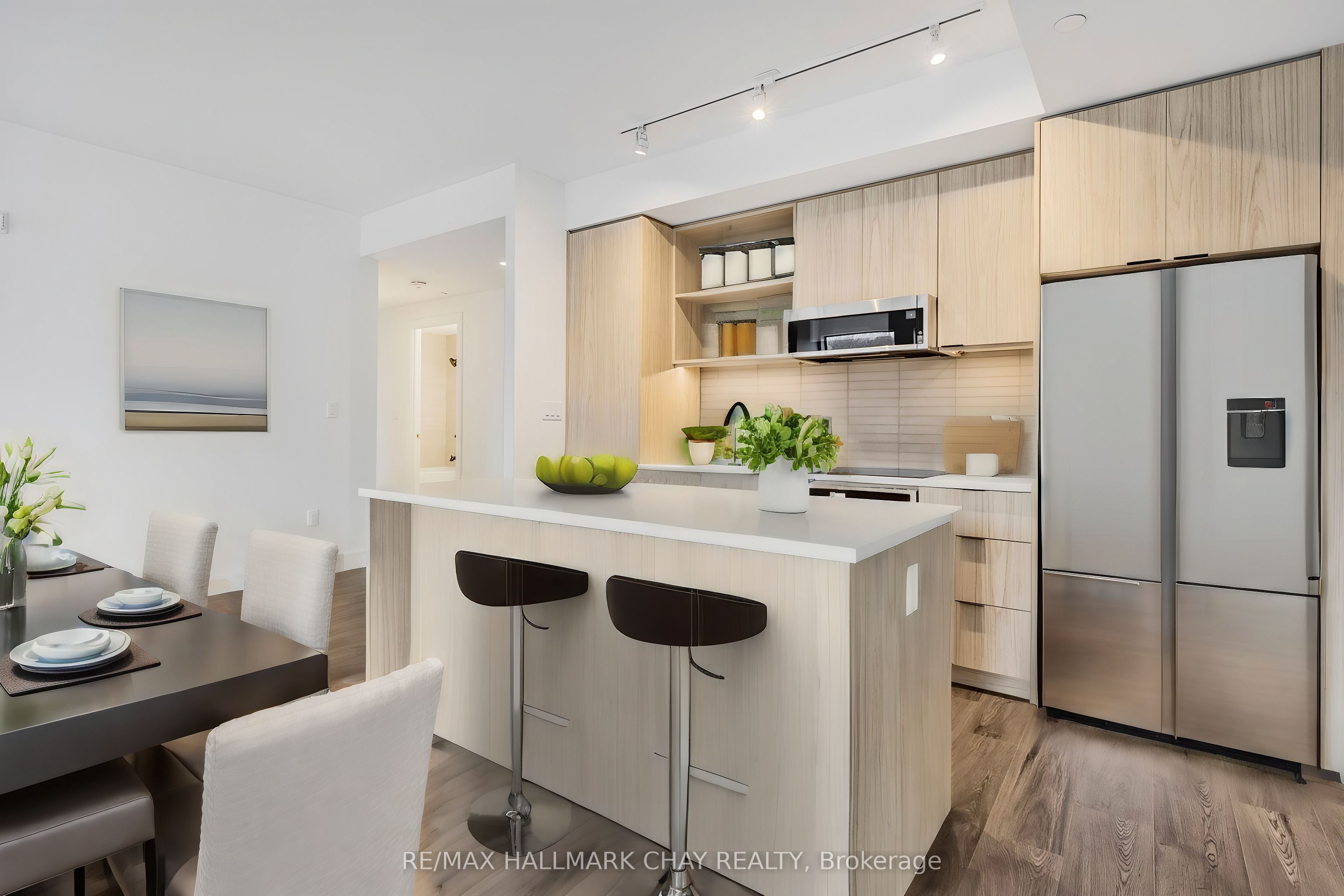 185 Dunlop Street E 521 Property Photo 4