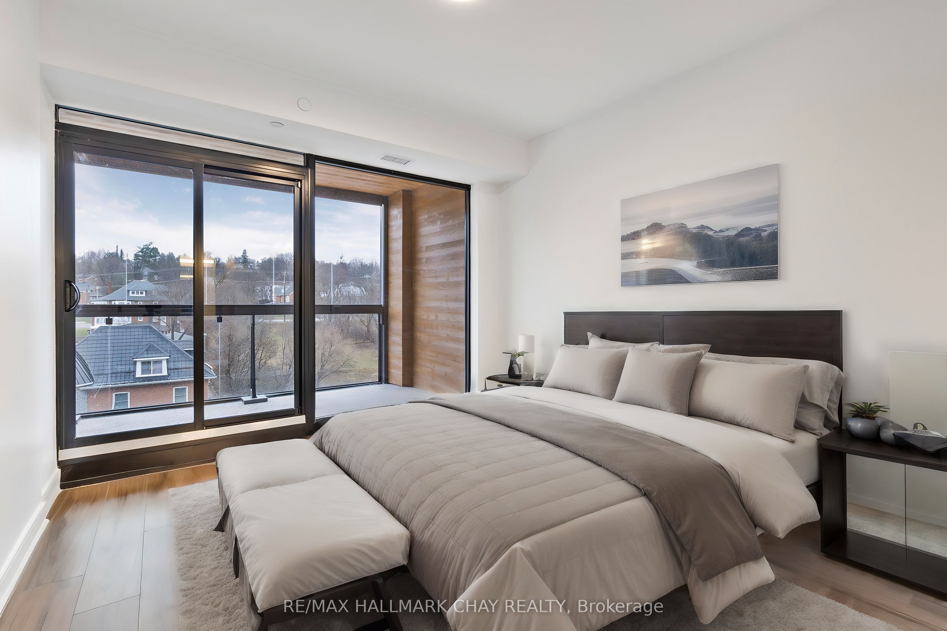 185 Dunlop Street E 521 Property Photo 7