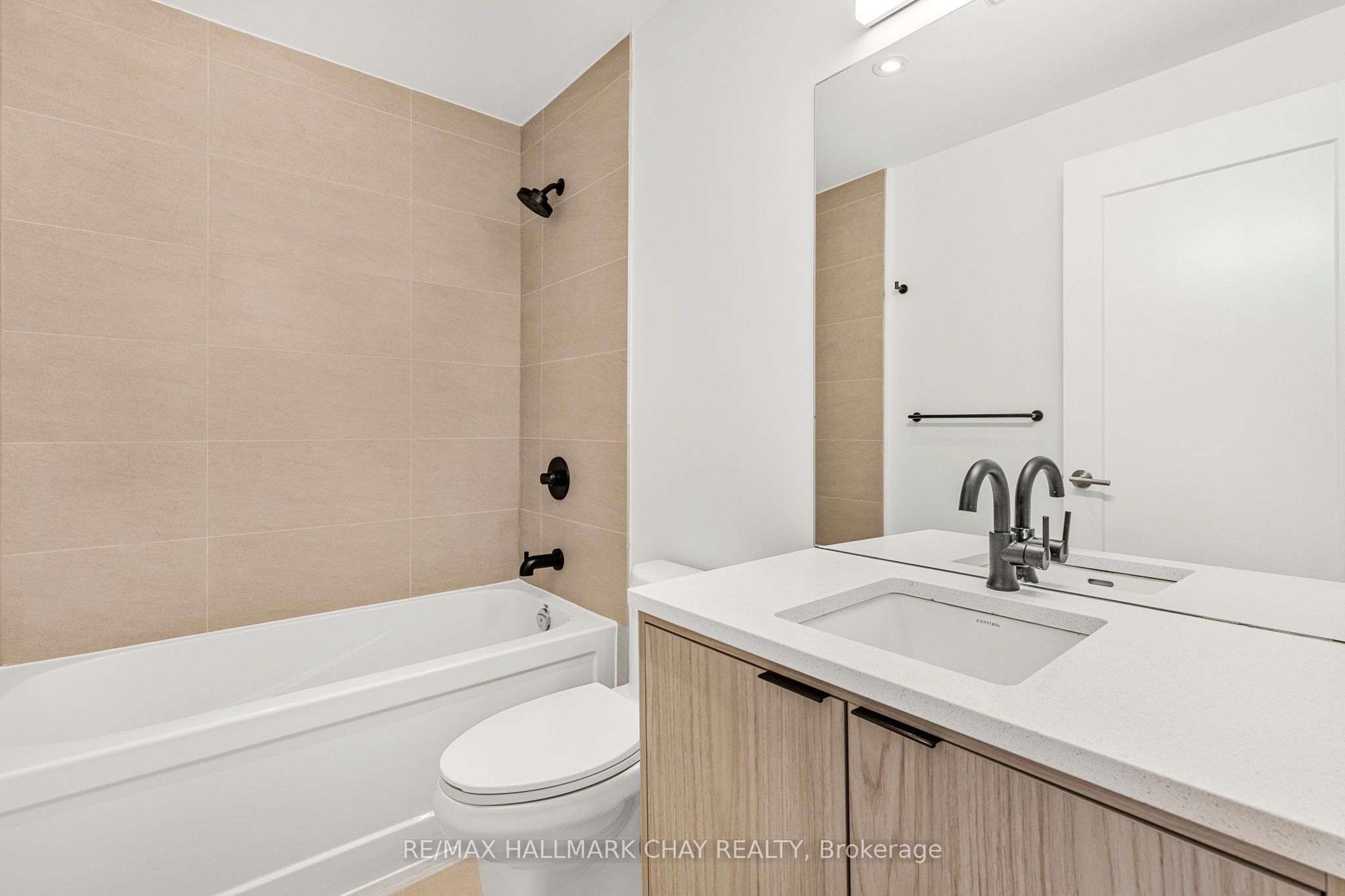 185 Dunlop Street E 521 Property Photo 8