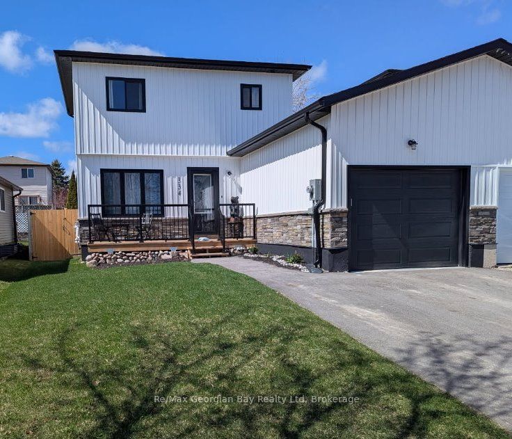 334 Rose Crescent Property Photo 1