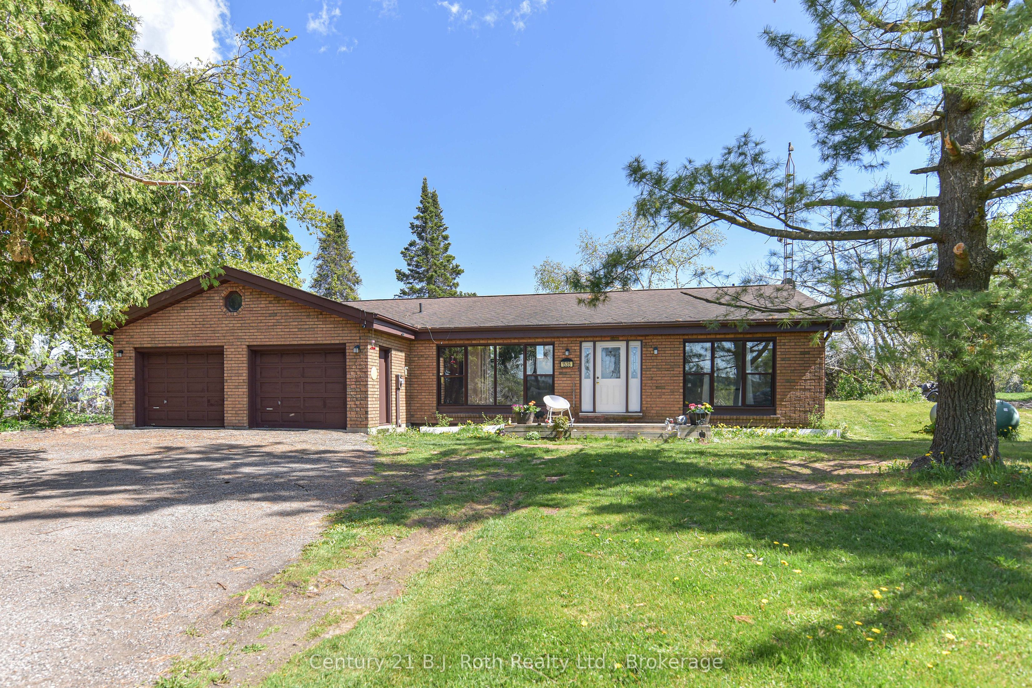 1535 15/16 SideRoad Property Photo 1
