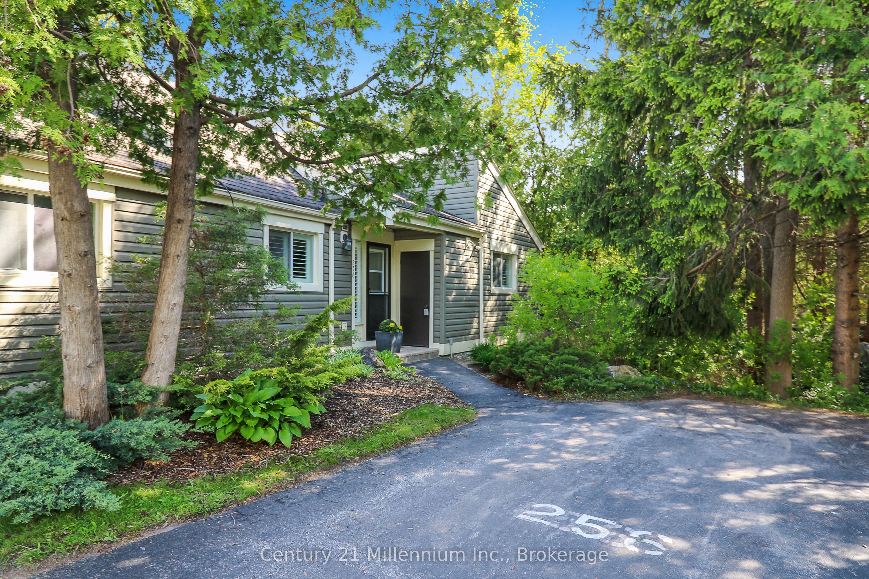 #256 - 13 Harbour Street Property Photo 1