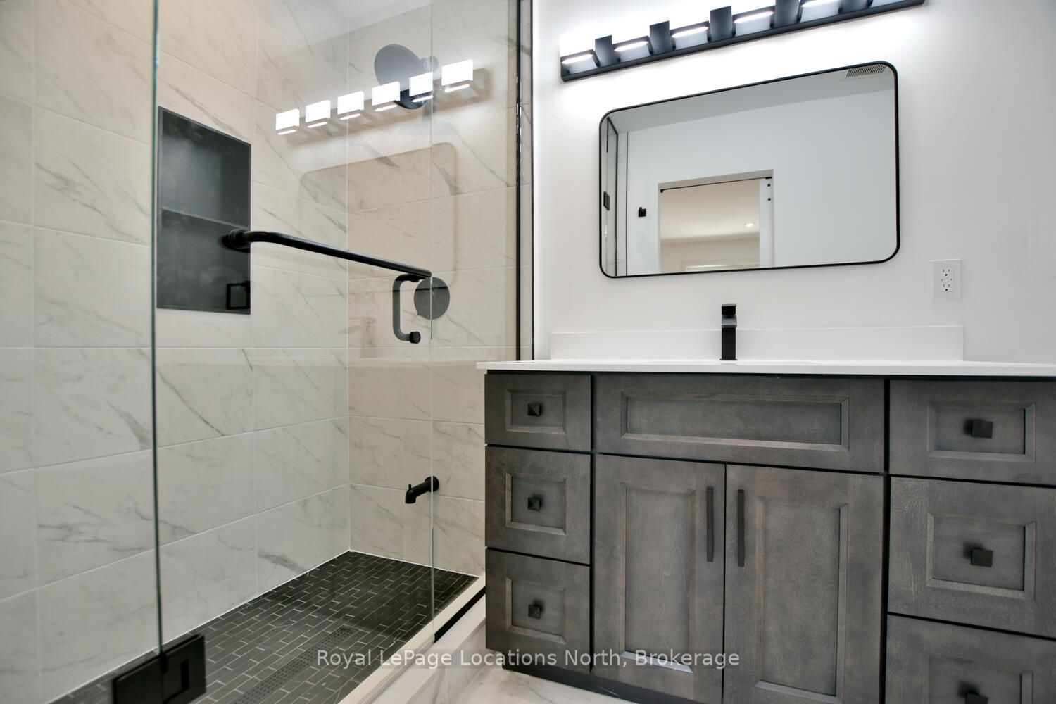 492 Birch Street Property Photo 33