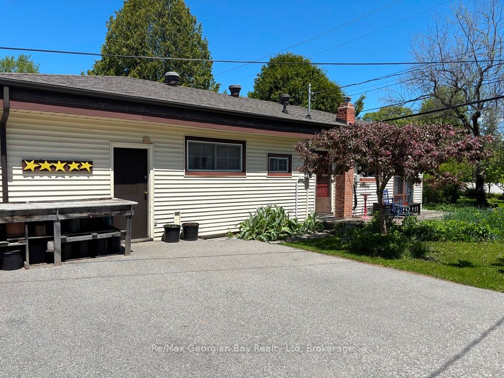 1 Gray Street Property Photo 18