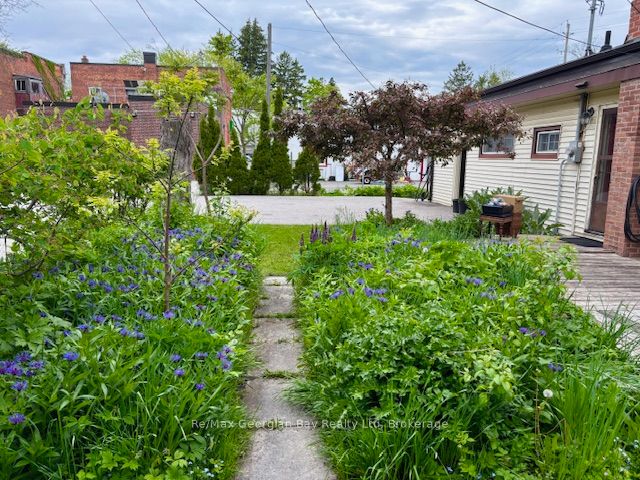 1 Gray Street Property Photo 23