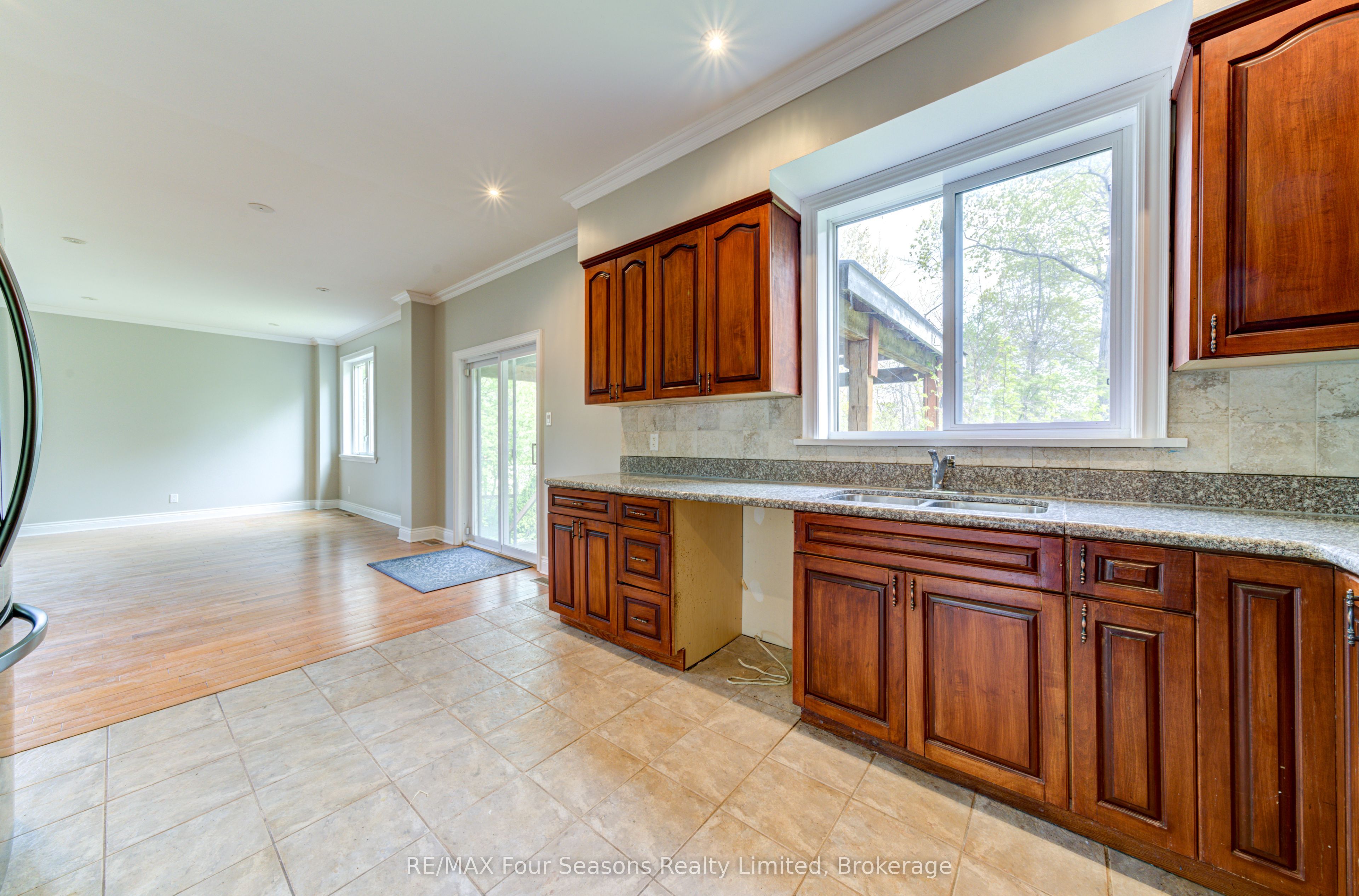 243 River Road Property Photo 14