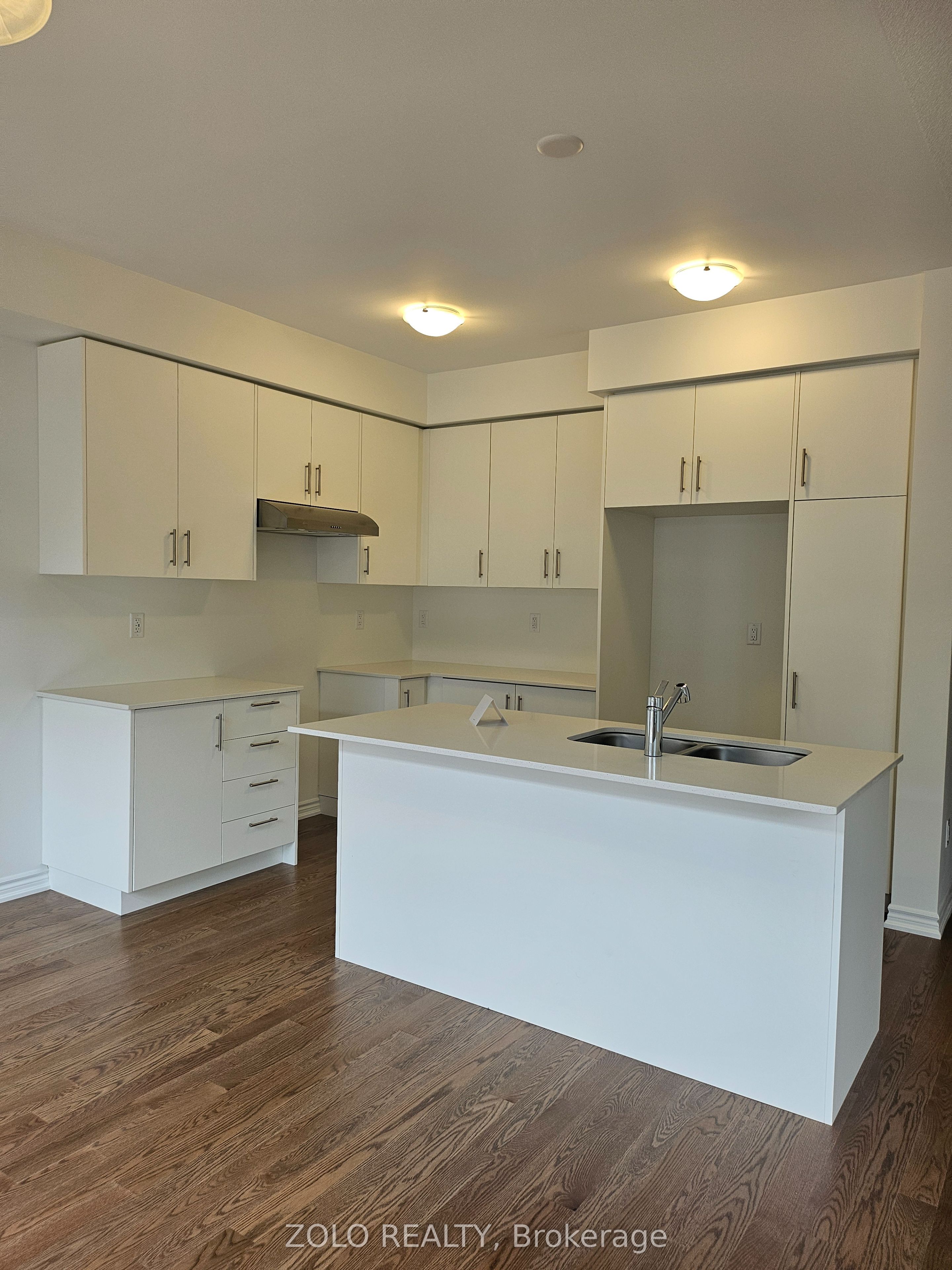 #main - 100 West Oak Trail Property Photo 3