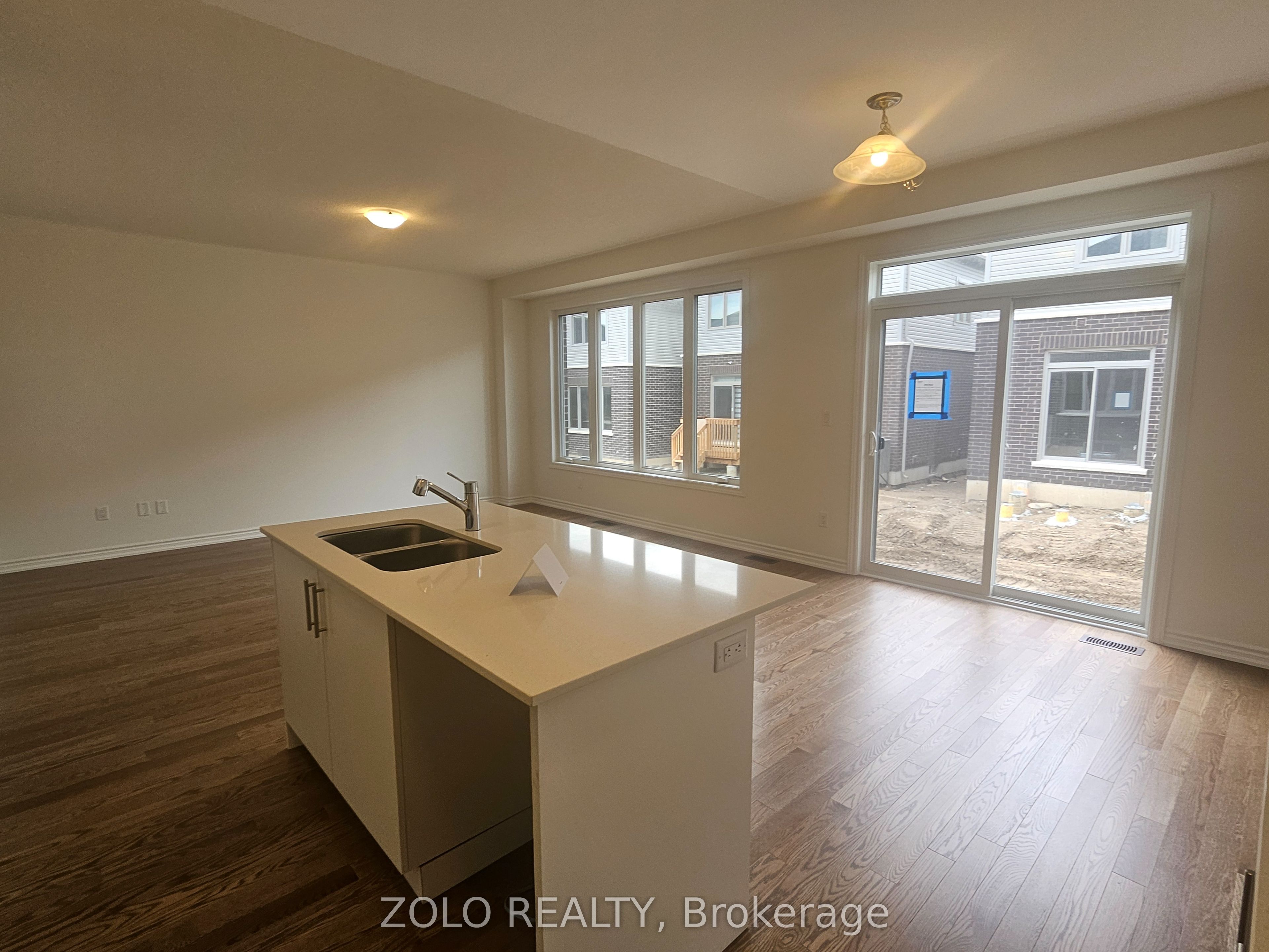 #main - 100 West Oak Trail Property Photo 5