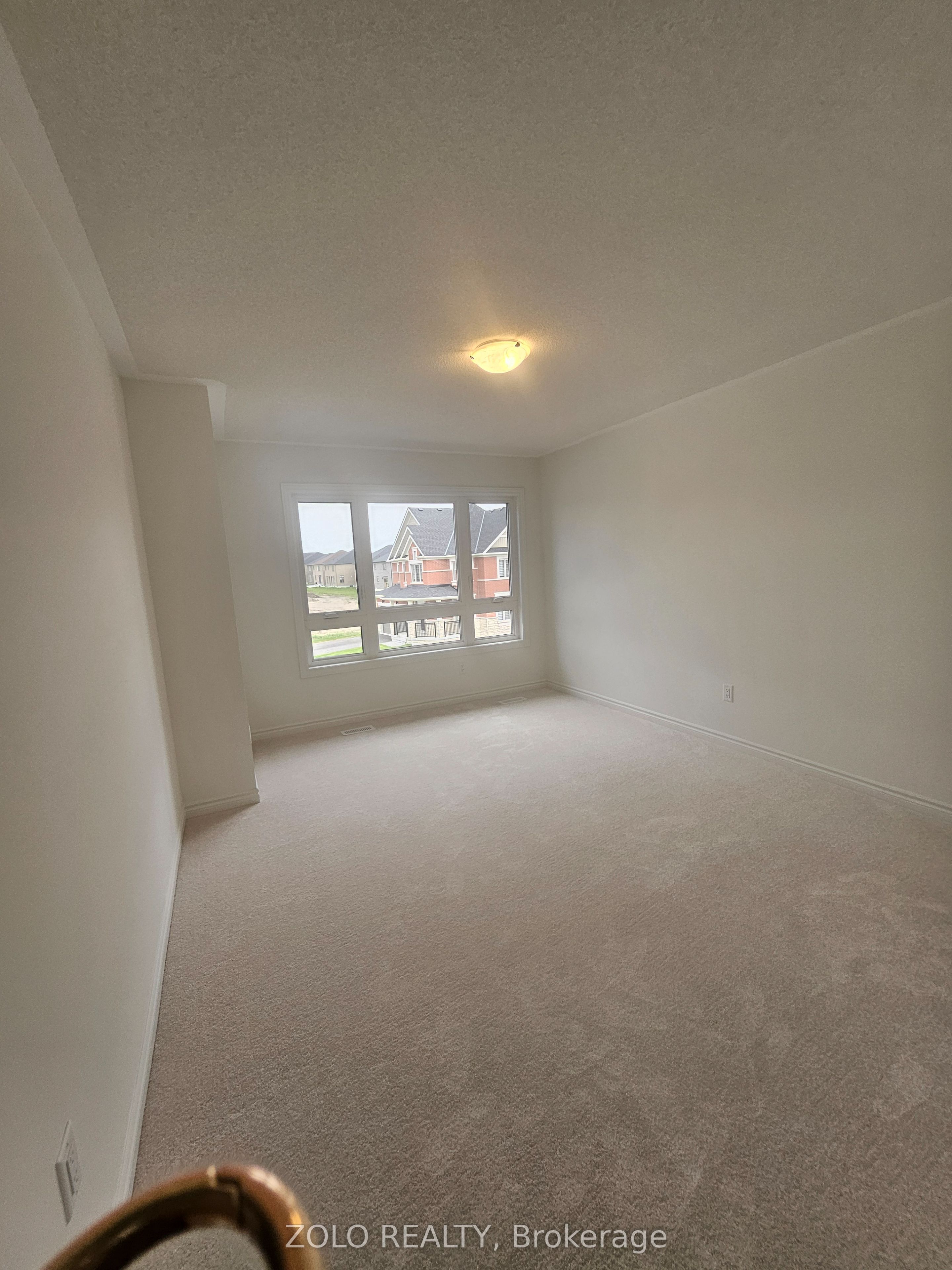 #main - 100 West Oak Trail Property Photo 11