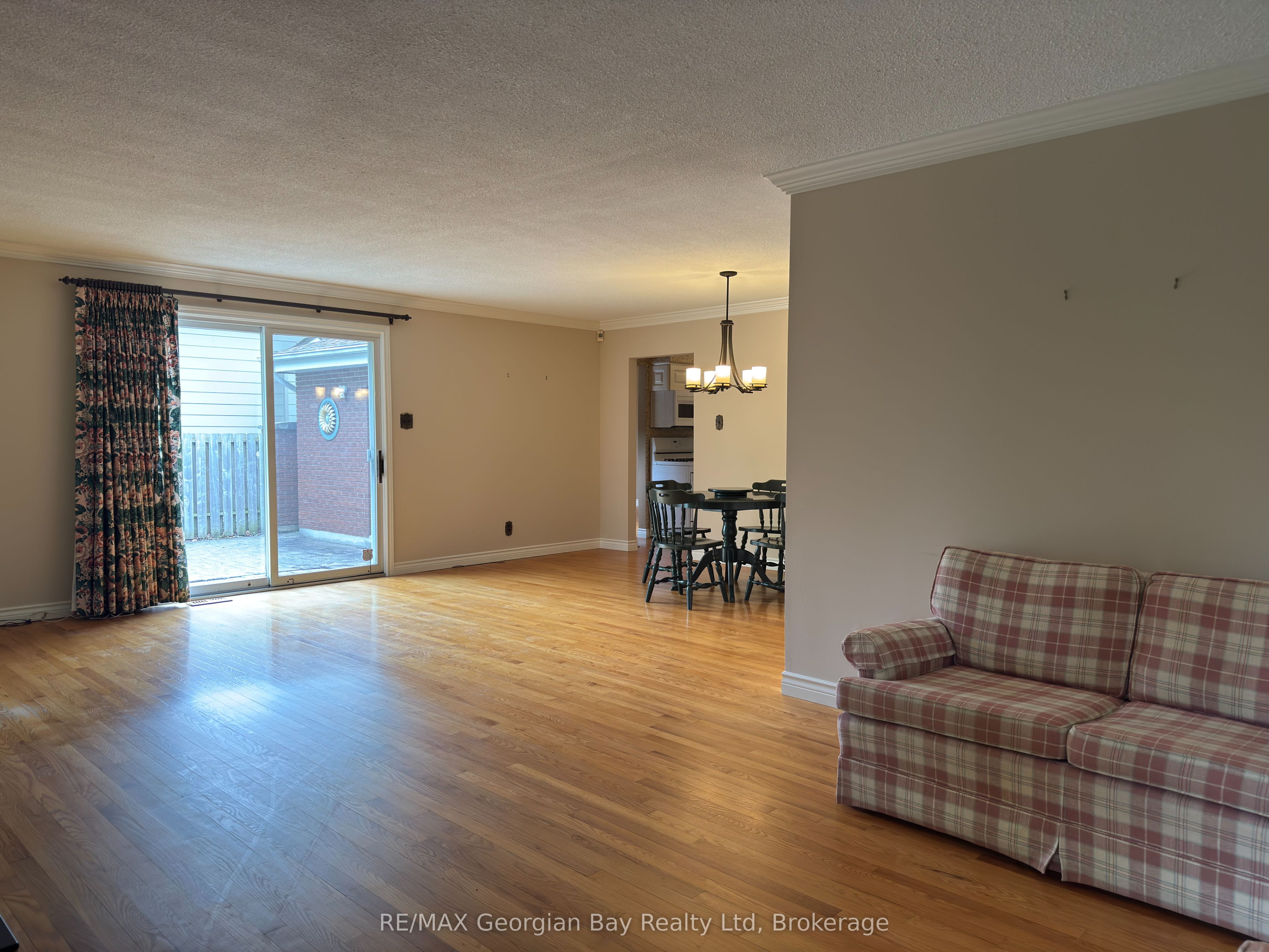 657 Manly Street Property Photo 10
