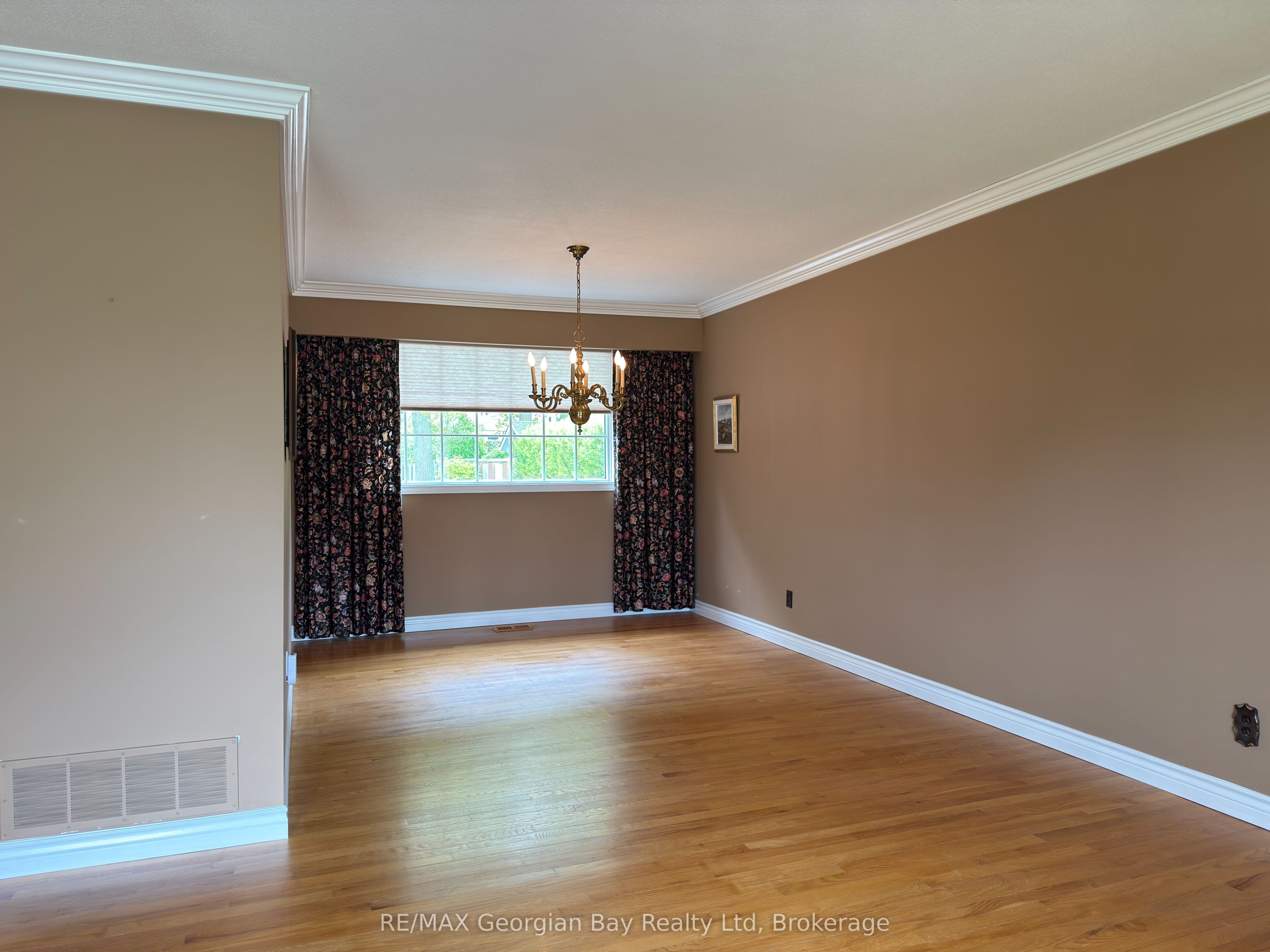 657 Manly Street Property Photo 11