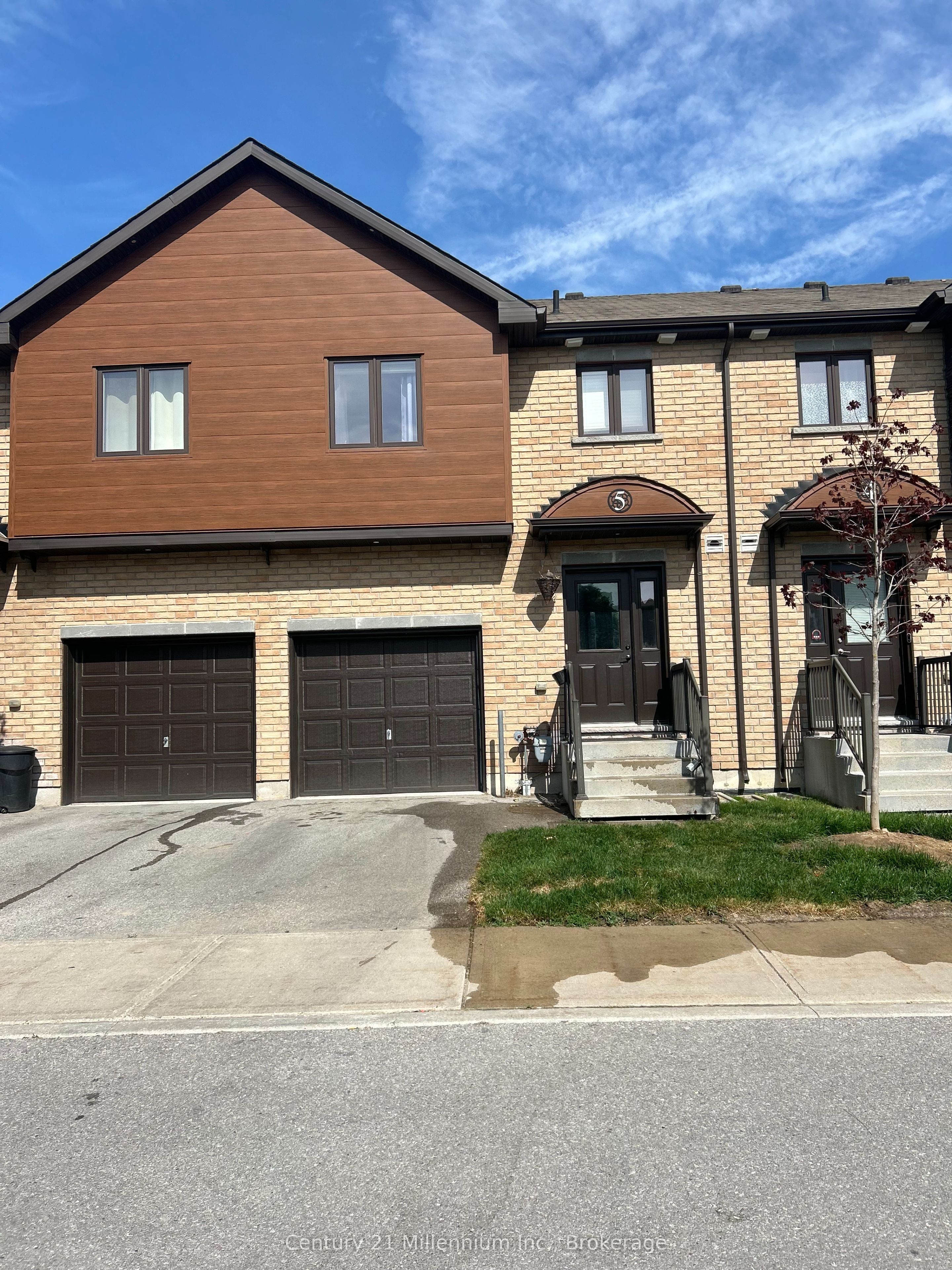 #5 - 31 Madelaine Drive Property Photo 1