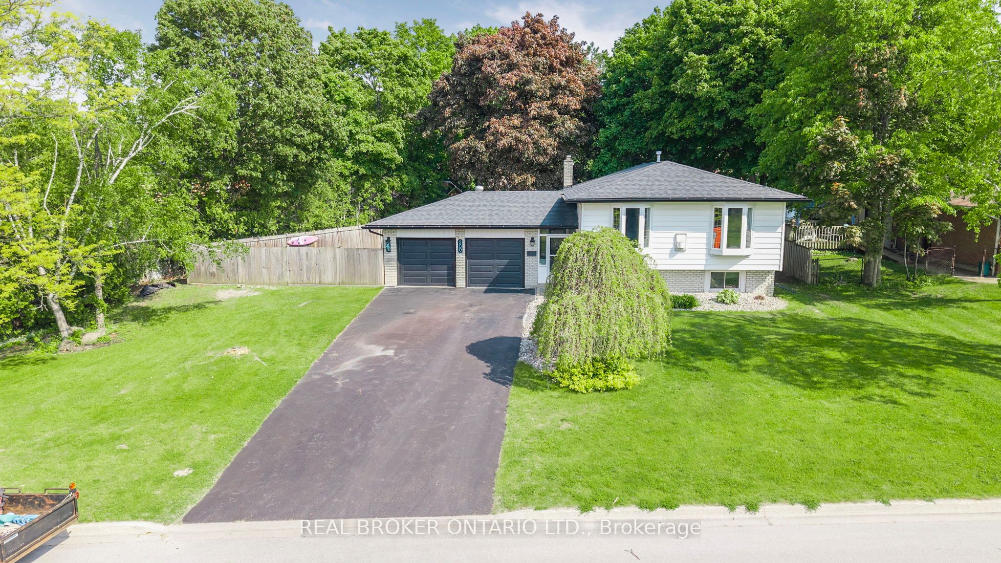 200 HICKORY Lane Property Photo 1