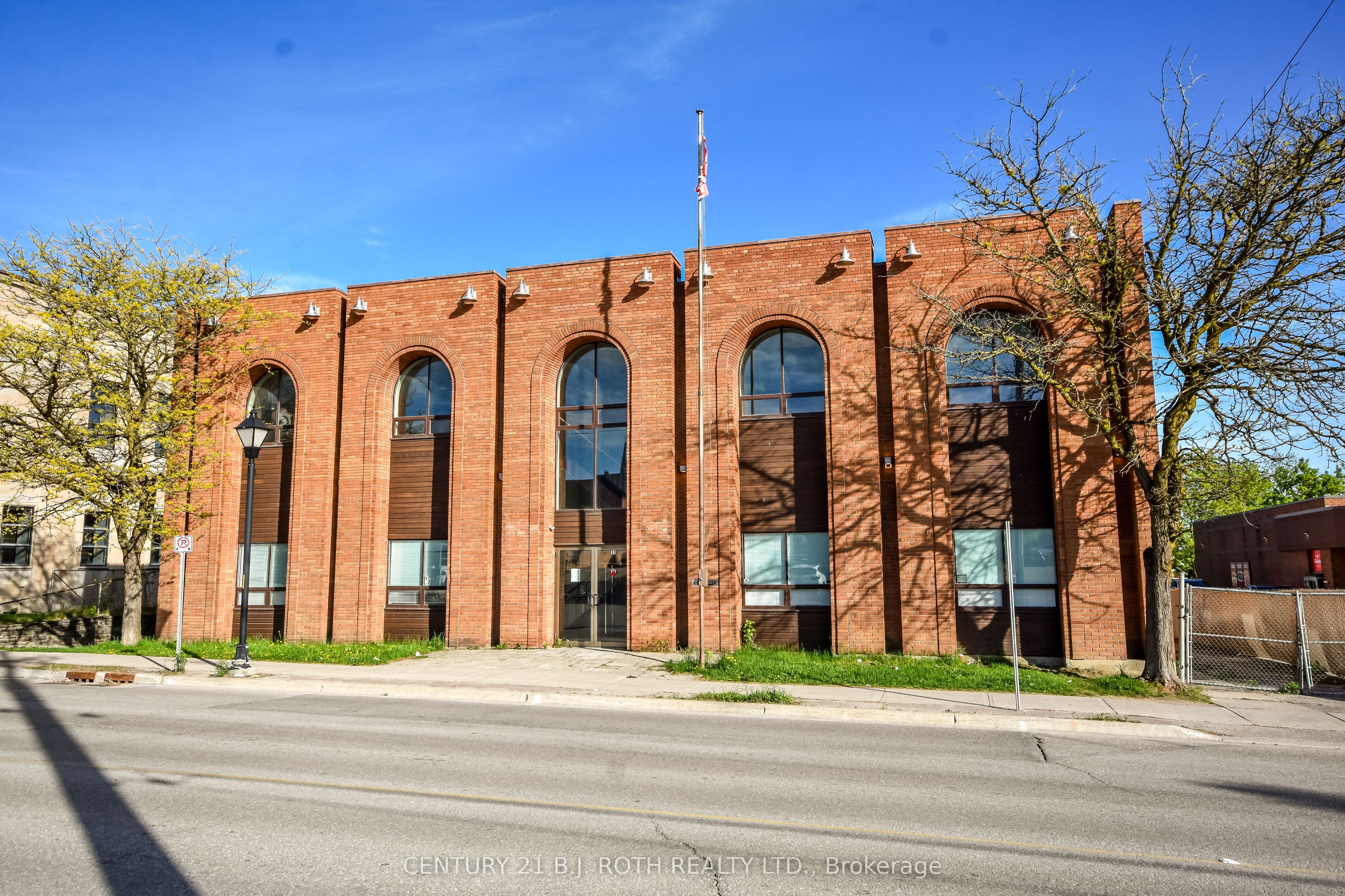 31 Colborne Street E Property Photo 2