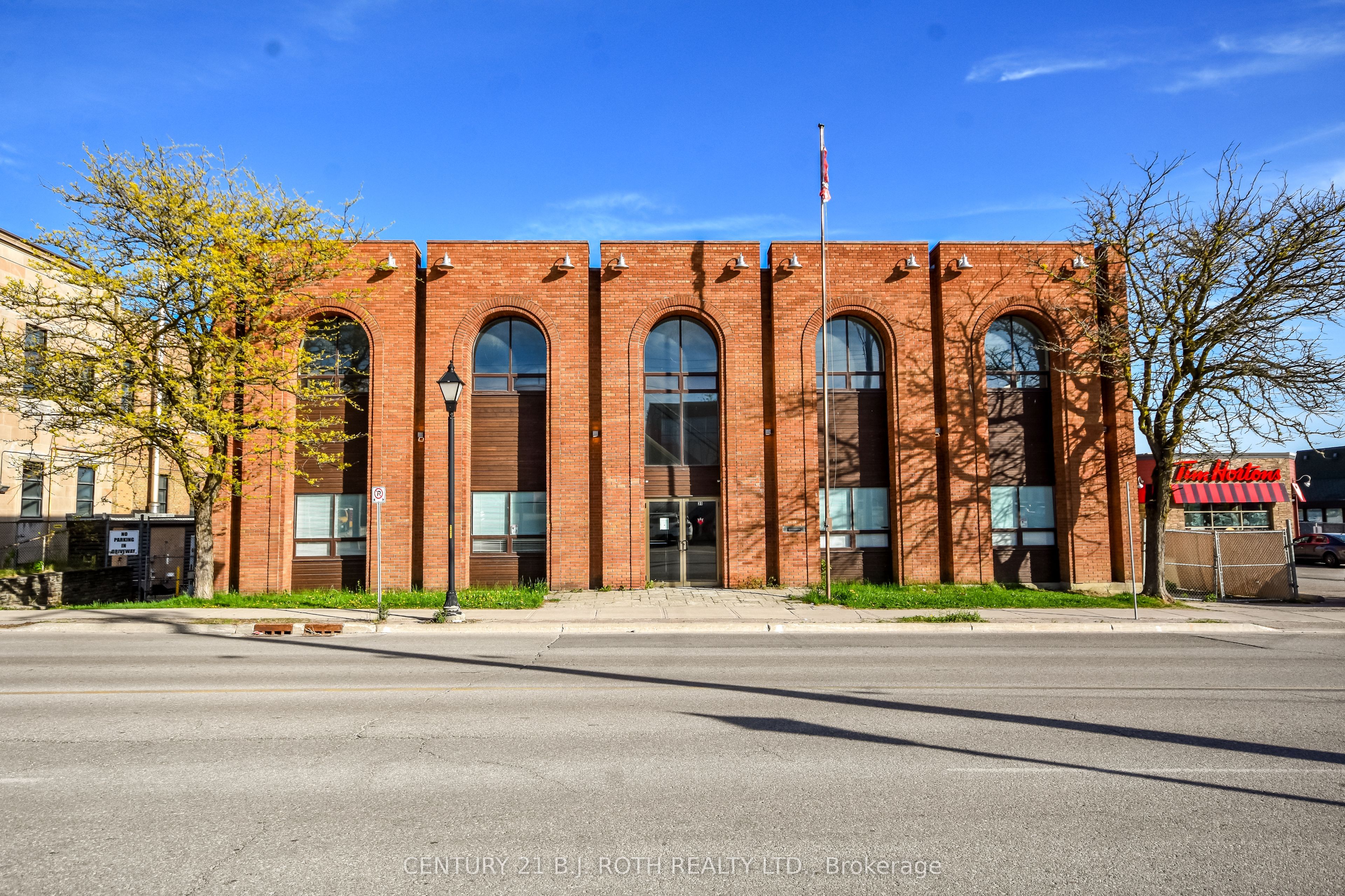 31 Colborne Street E Property Photo 3