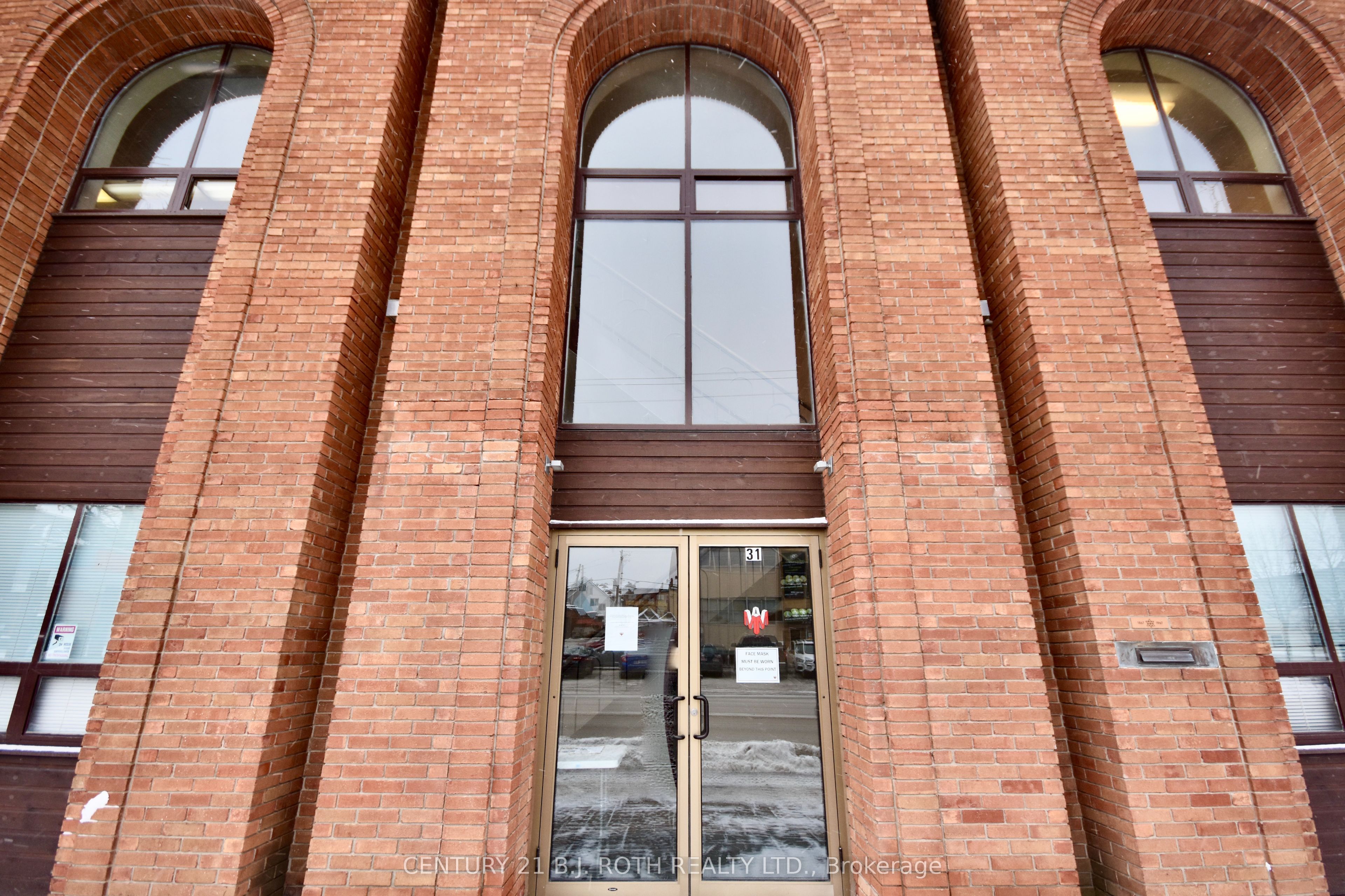 31 Colborne Street E Property Photo 4