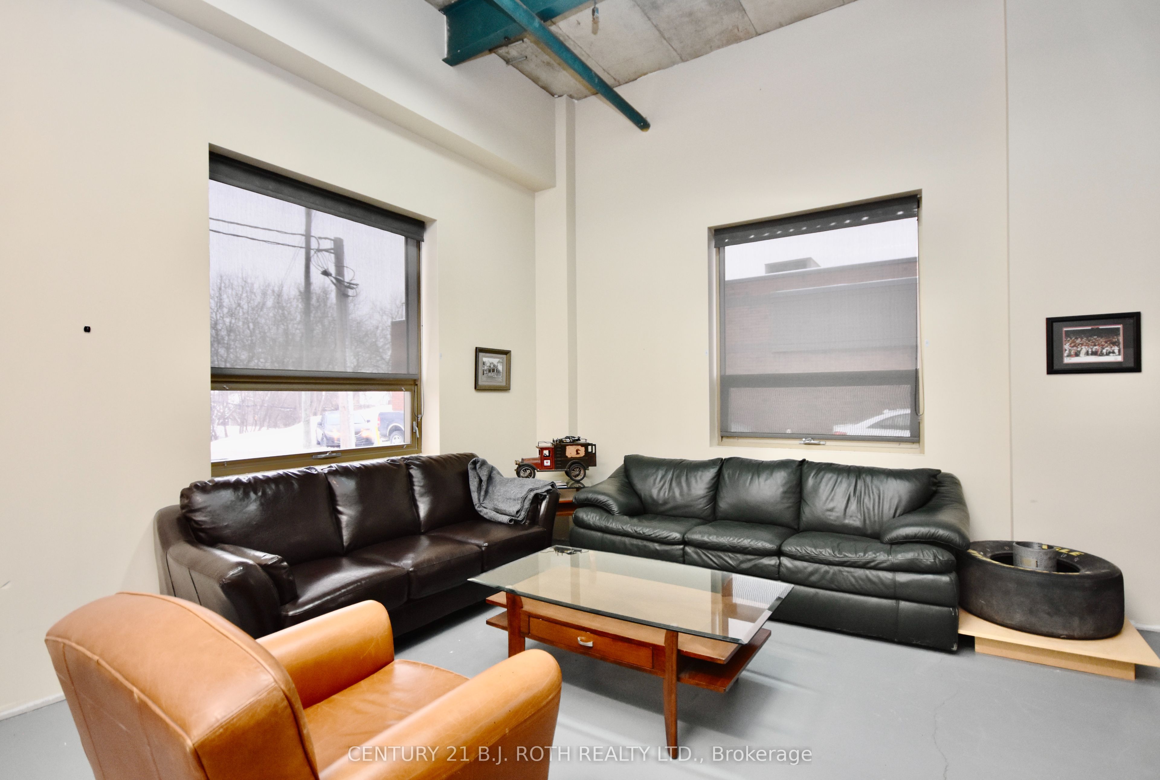 31 Colborne Street E Property Photo 8