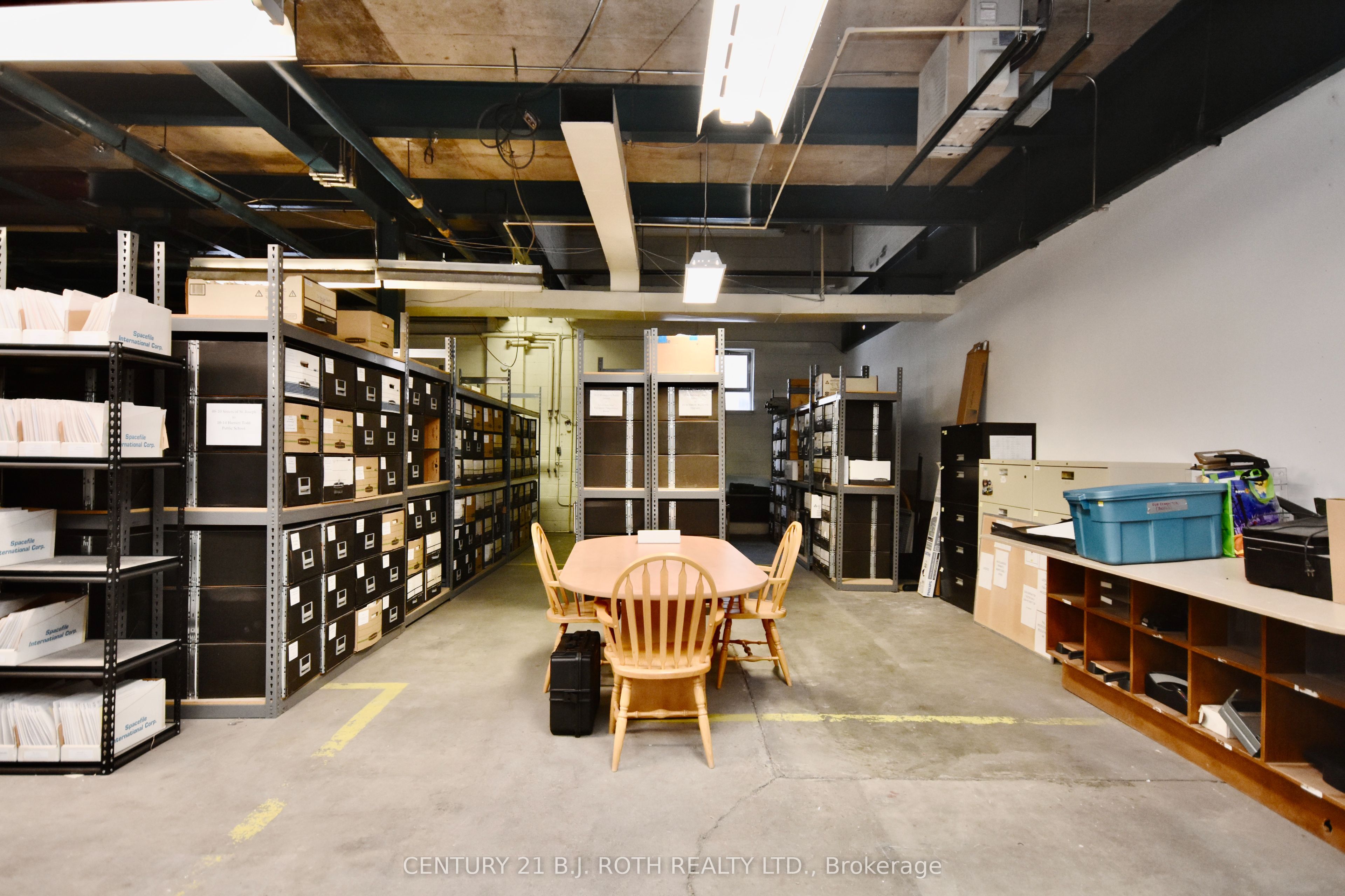 31 Colborne Street E Property Photo 9