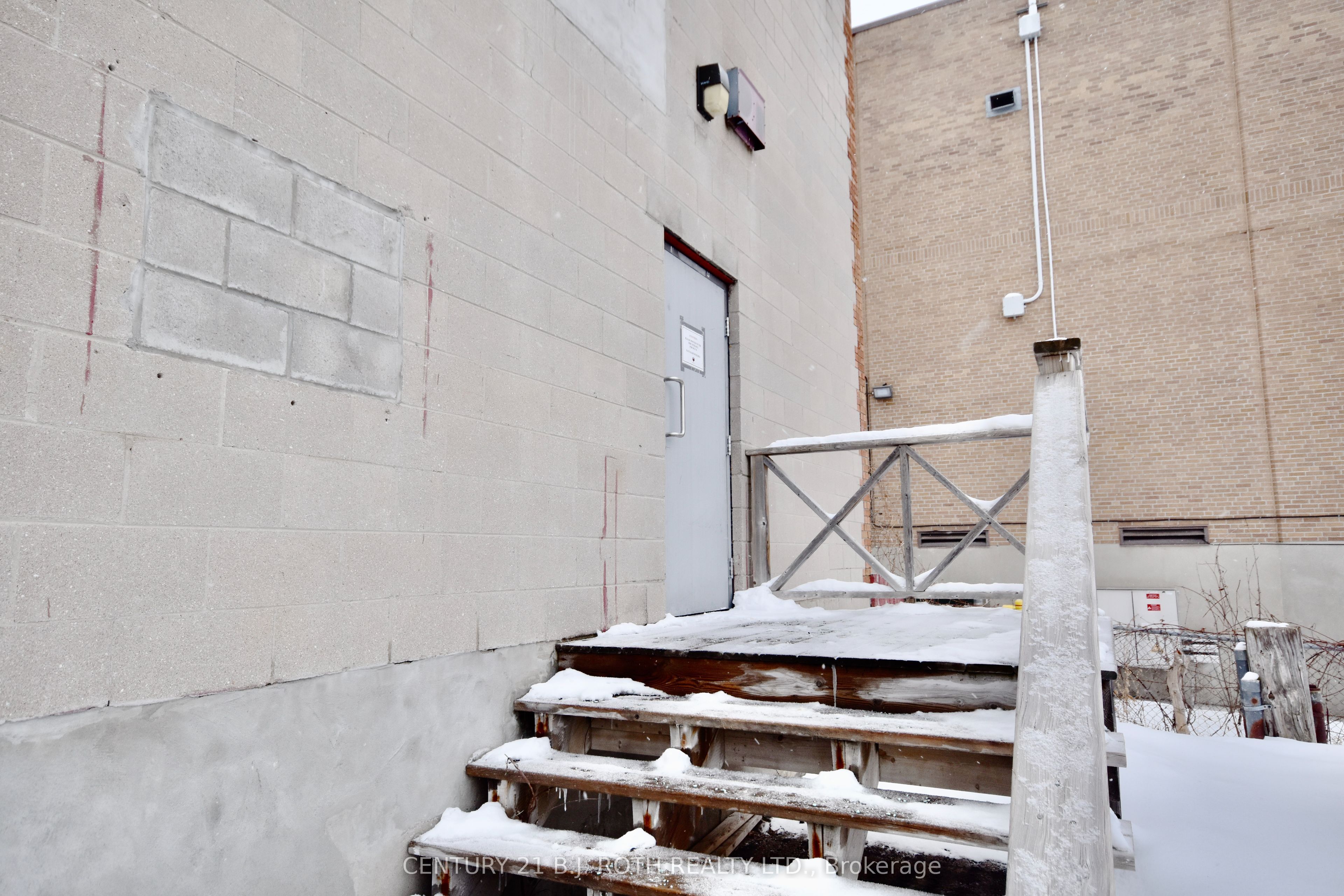 31 Colborne Street E Property Photo 29