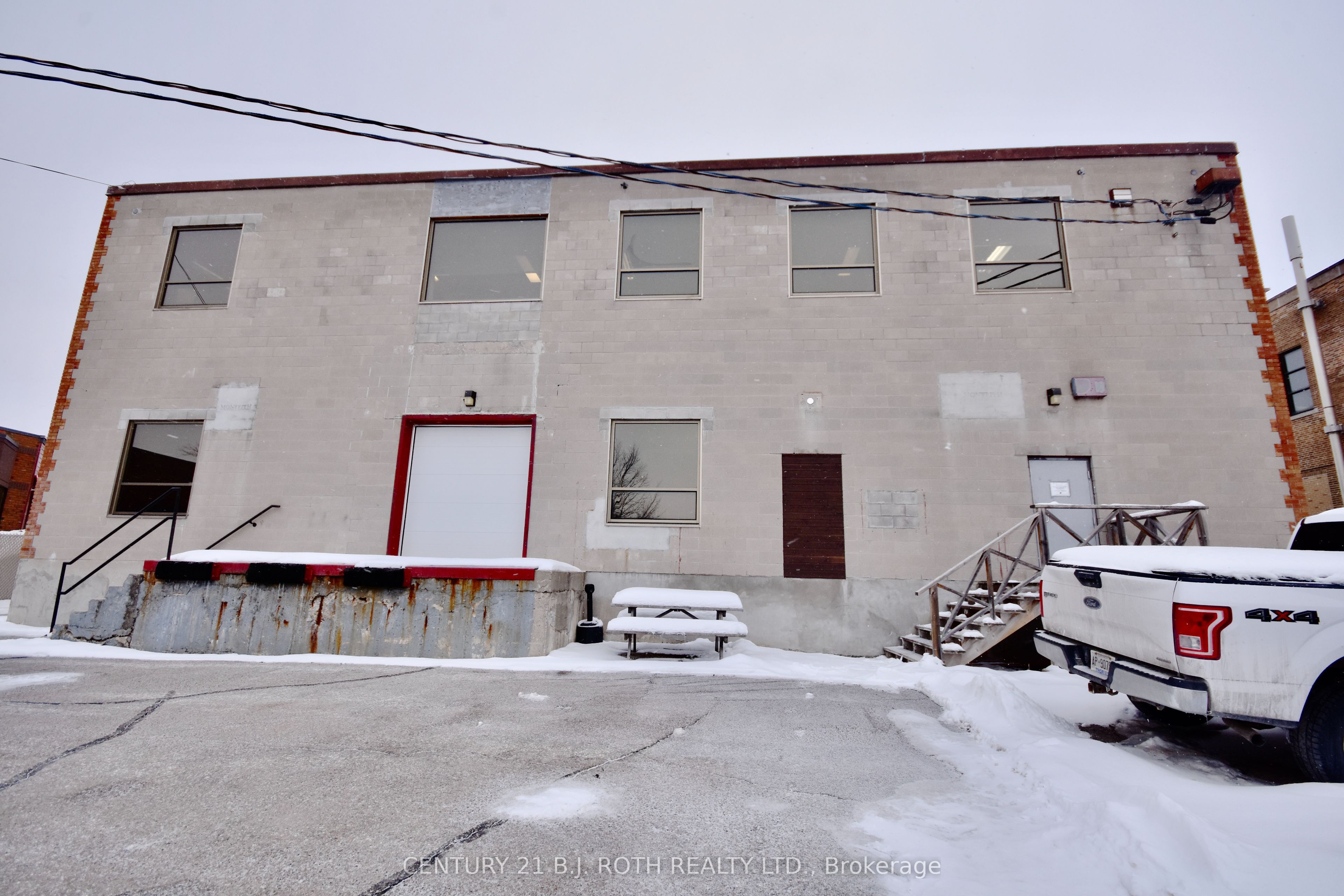 31 Colborne Street E Property Photo 30