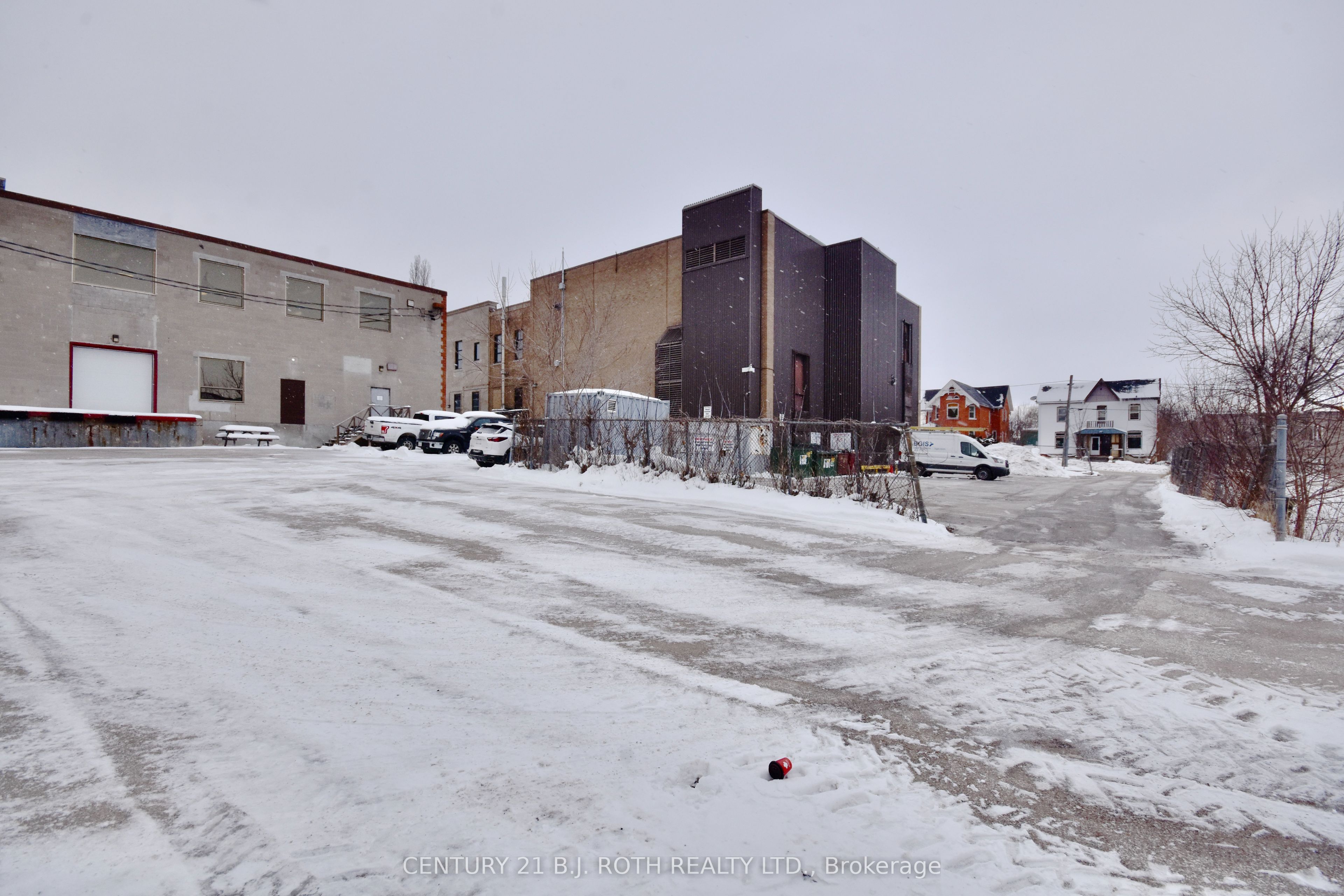 31 Colborne Street E Property Photo 32