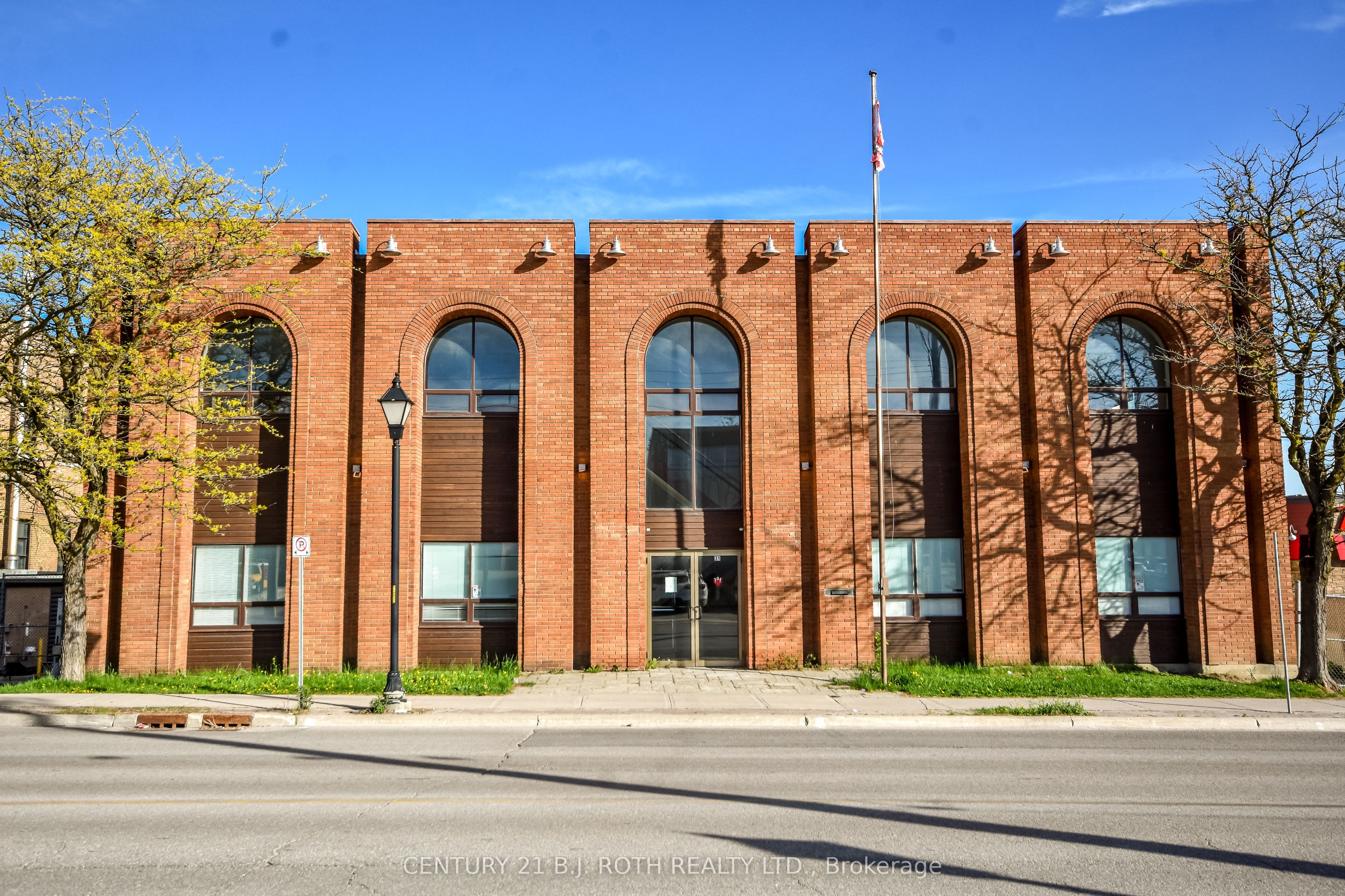 31 Colborne Street E Property Photo 35