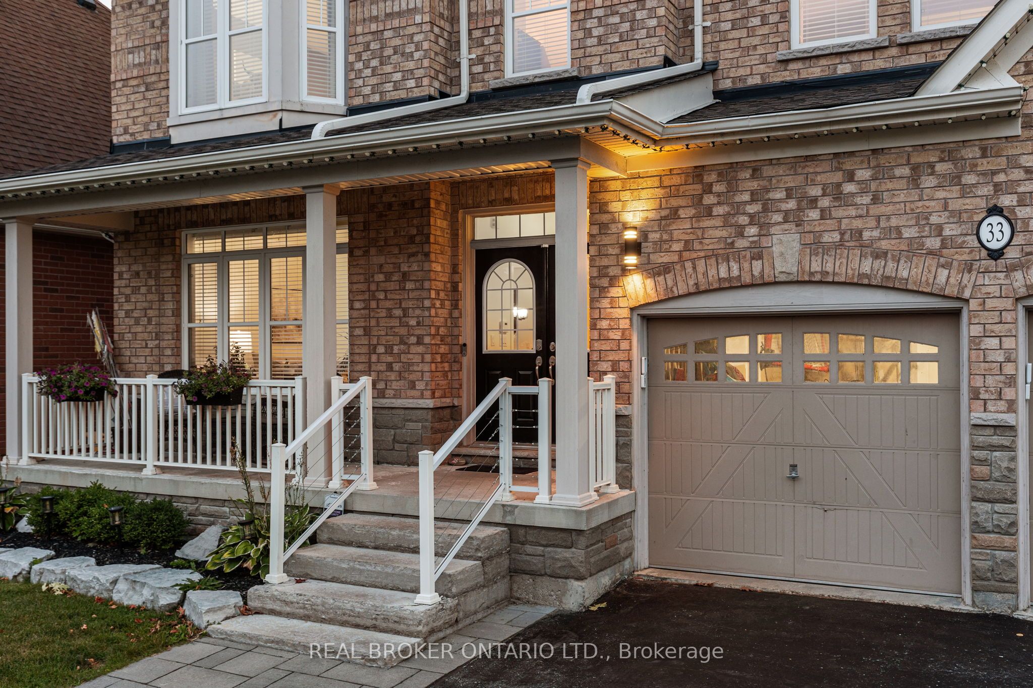 33 Royal Park Boulevard Property Photo 2