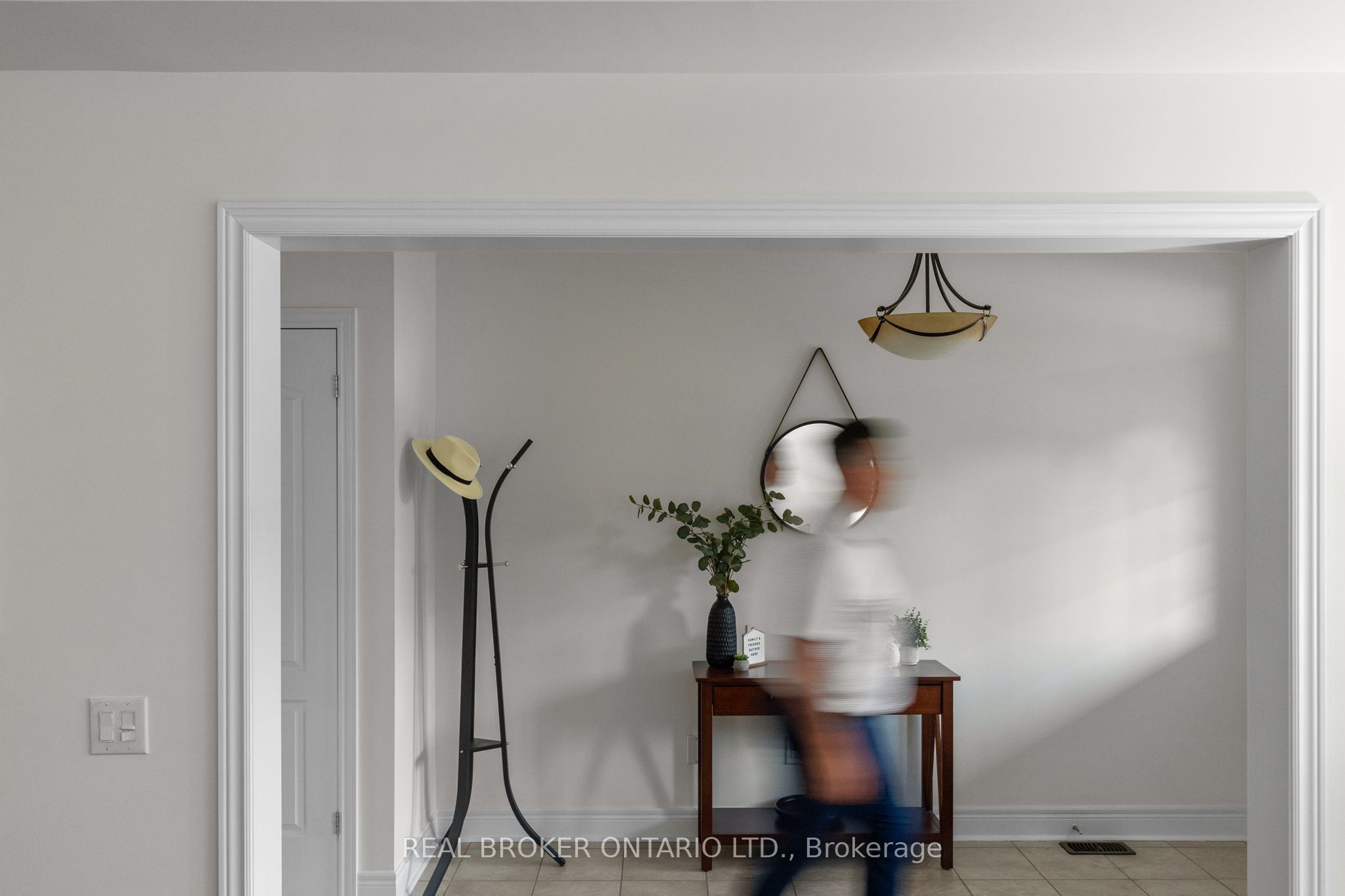 33 Royal Park Boulevard Property Photo 3