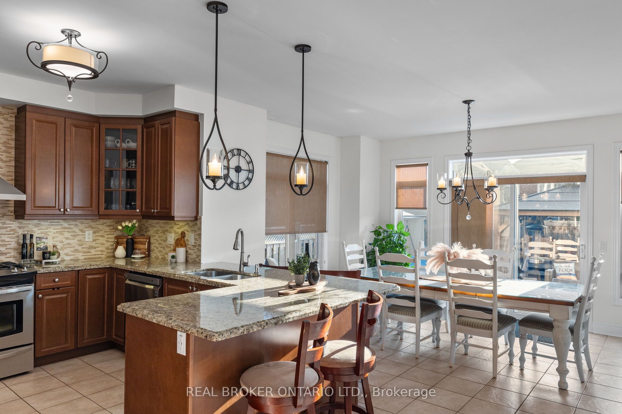 33 Royal Park Boulevard Property Photo 7