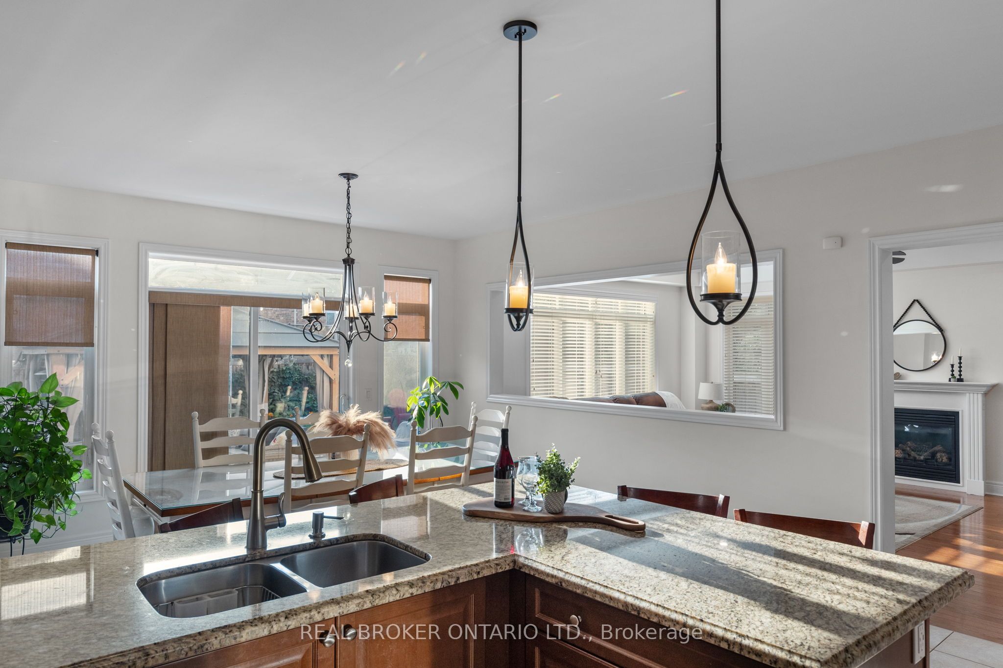 33 Royal Park Boulevard Property Photo 11