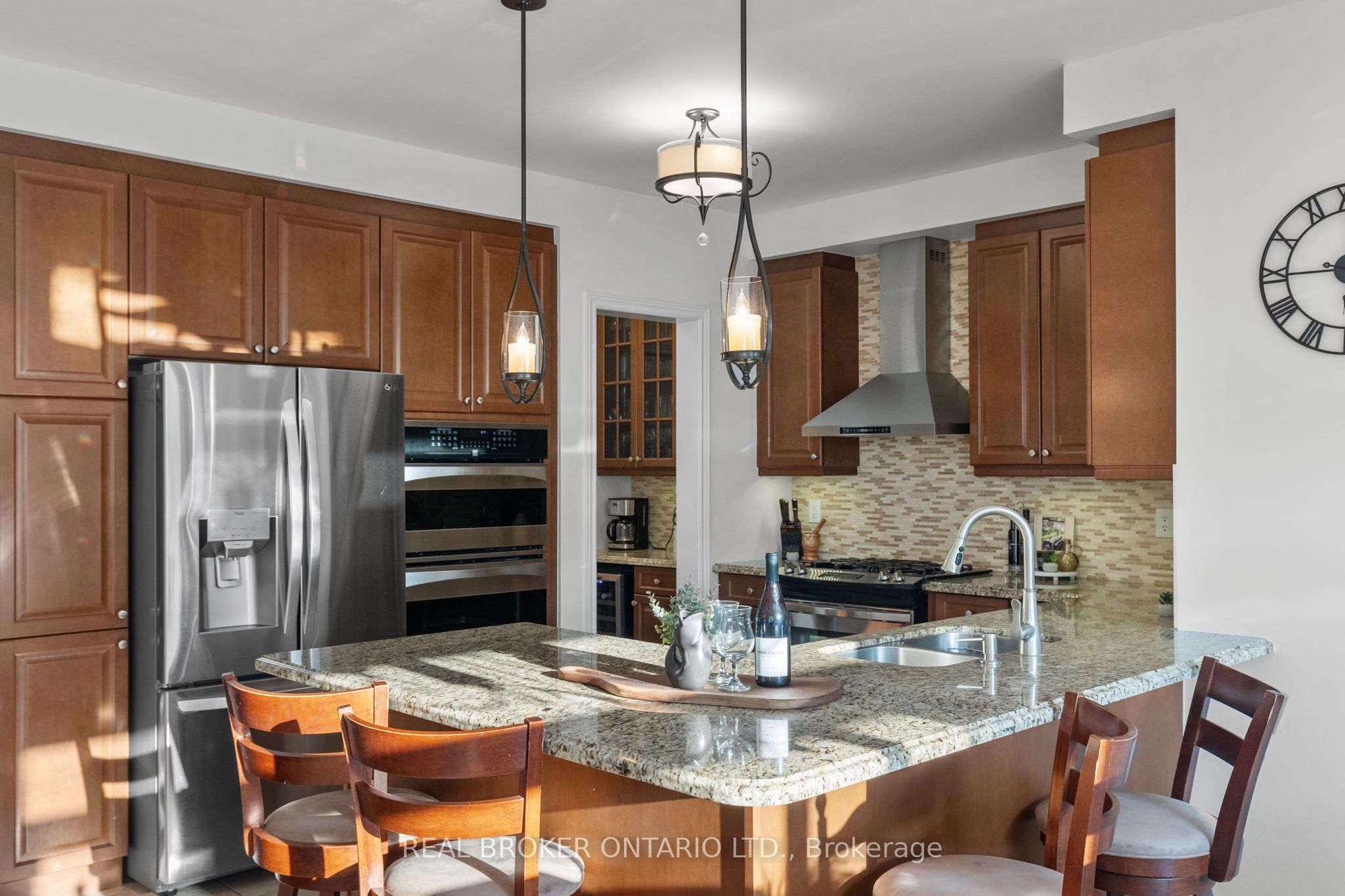 33 Royal Park Boulevard Property Photo 12